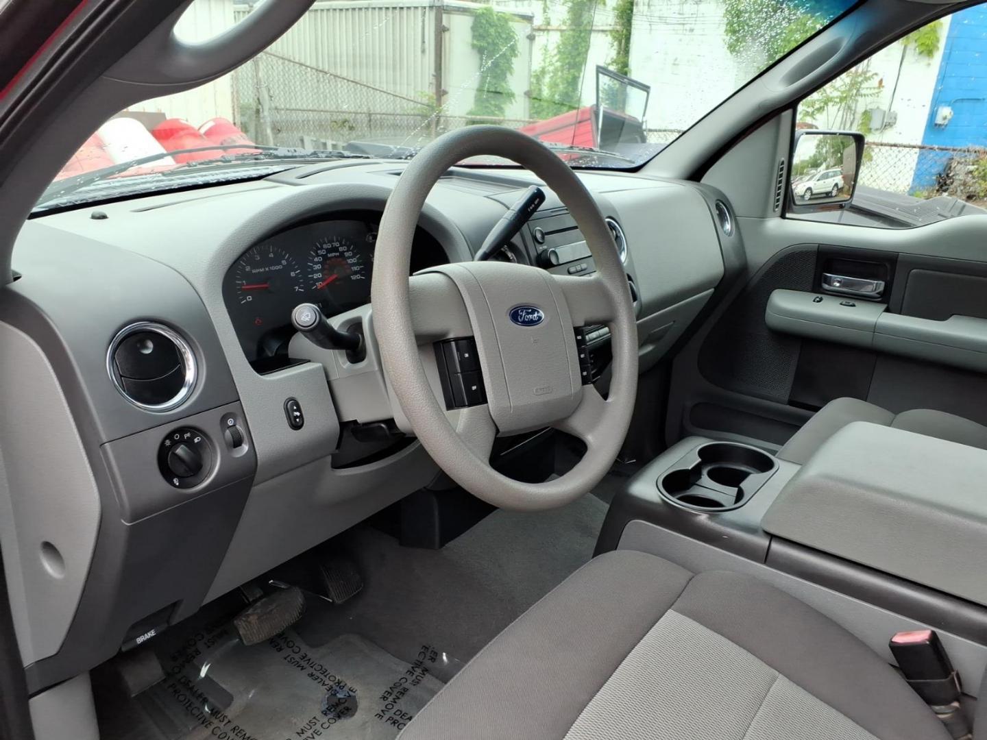 2005 Red Ford F-150 XLT (1FTPX12525N) with an 5.4L Triton 5.4L V8 300hp 365ft. lbs. Sequential-Port F.I. engine, 4-Speed Automatic transmission, located at 50 Eastern Blvd., Essex, MD, 21221, (410) 686-3444, 39.304367, -76.484947 - Photo#8