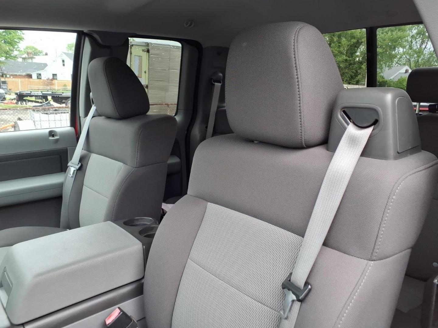 2005 Red Ford F-150 XLT (1FTPX12525N) with an 5.4L Triton 5.4L V8 300hp 365ft. lbs. Sequential-Port F.I. engine, 4-Speed Automatic transmission, located at 50 Eastern Blvd., Essex, MD, 21221, (410) 686-3444, 39.304367, -76.484947 - Photo#9