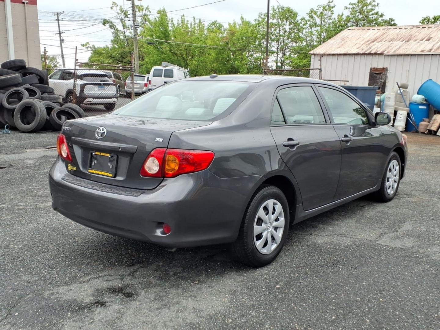2009 Gray Toyota Corolla LE (2T1BU40E19C) with an 1.8L 1.8L I4 132hp 128ft. lbs. Sequential Fuel Injection engine, 4-Speed Automatic transmission, located at 50 Eastern Blvd., Essex, MD, 21221, (410) 686-3444, 39.304367, -76.484947 - Photo#4