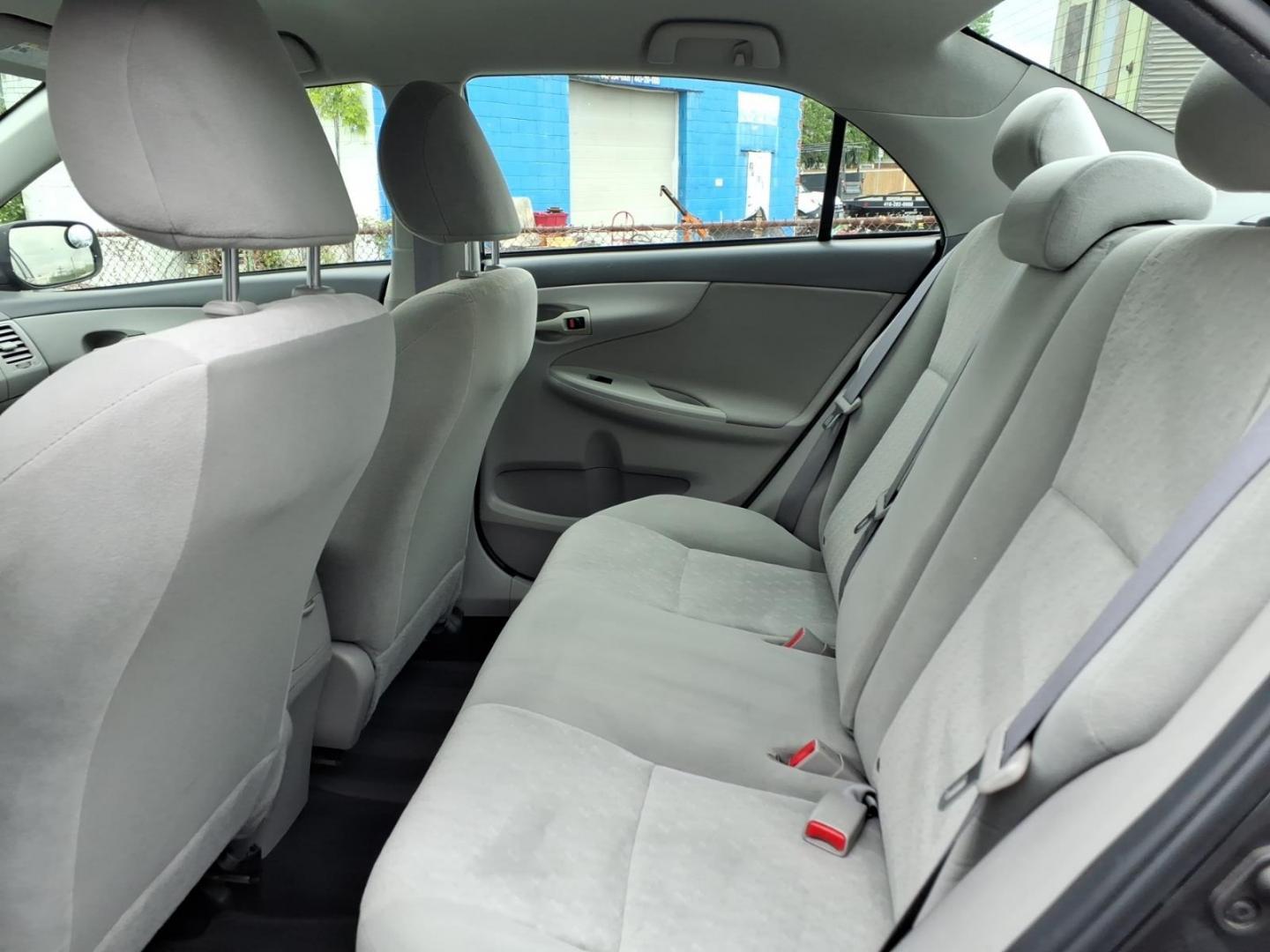 2009 Gray Toyota Corolla LE (2T1BU40E19C) with an 1.8L 1.8L I4 132hp 128ft. lbs. Sequential Fuel Injection engine, 4-Speed Automatic transmission, located at 50 Eastern Blvd., Essex, MD, 21221, (410) 686-3444, 39.304367, -76.484947 - Photo#10