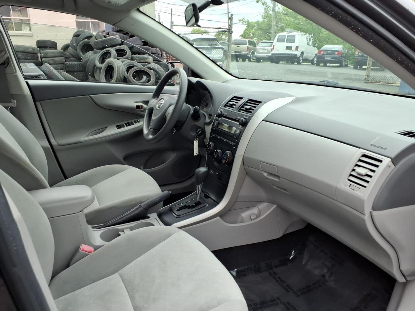 2009 Gray Toyota Corolla LE (2T1BU40E19C) with an 1.8L 1.8L I4 132hp 128ft. lbs. Sequential Fuel Injection engine, 4-Speed Automatic transmission, located at 50 Eastern Blvd., Essex, MD, 21221, (410) 686-3444, 39.304367, -76.484947 - Photo#11