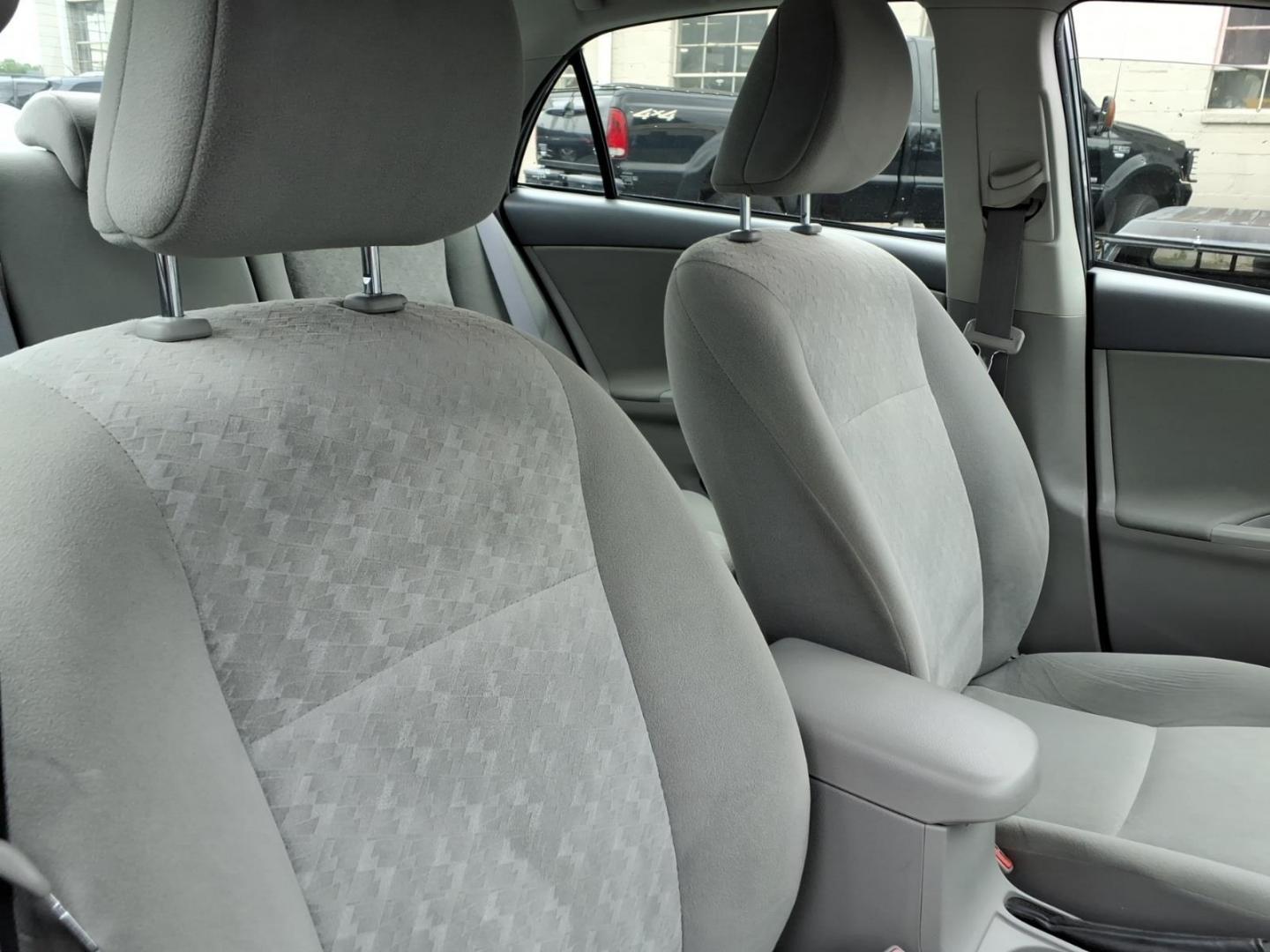 2009 Gray Toyota Corolla LE (2T1BU40E19C) with an 1.8L 1.8L I4 132hp 128ft. lbs. Sequential Fuel Injection engine, 4-Speed Automatic transmission, located at 50 Eastern Blvd., Essex, MD, 21221, (410) 686-3444, 39.304367, -76.484947 - Photo#12
