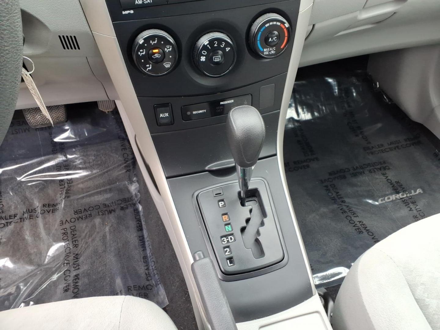 2009 Gray Toyota Corolla LE (2T1BU40E19C) with an 1.8L 1.8L I4 132hp 128ft. lbs. Sequential Fuel Injection engine, 4-Speed Automatic transmission, located at 50 Eastern Blvd., Essex, MD, 21221, (410) 686-3444, 39.304367, -76.484947 - Photo#17