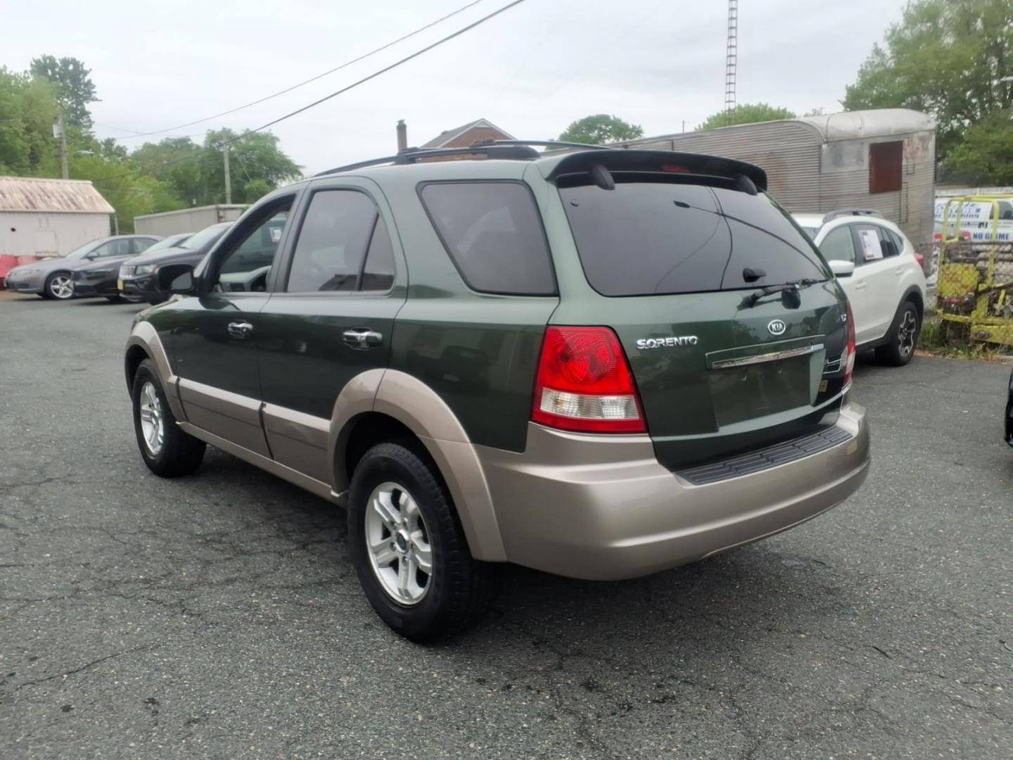 2004 Green Kia Sorento (KNDJC733245) with an 3.5L 6 Cylinder Fuel Injected engine, Automatic transmission, located at 50 Eastern Blvd., Essex, MD, 21221, (410) 686-3444, 39.304367, -76.484947 - Photo#1
