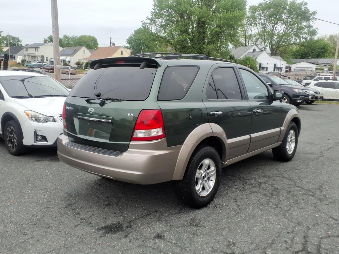 2004 Green Kia Sorento (KNDJC733245) with an 3.5L 6 Cylinder Fuel Injected engine, Automatic transmission, located at 50 Eastern Blvd., Essex, MD, 21221, (410) 686-3444, 39.304367, -76.484947 - Photo#3