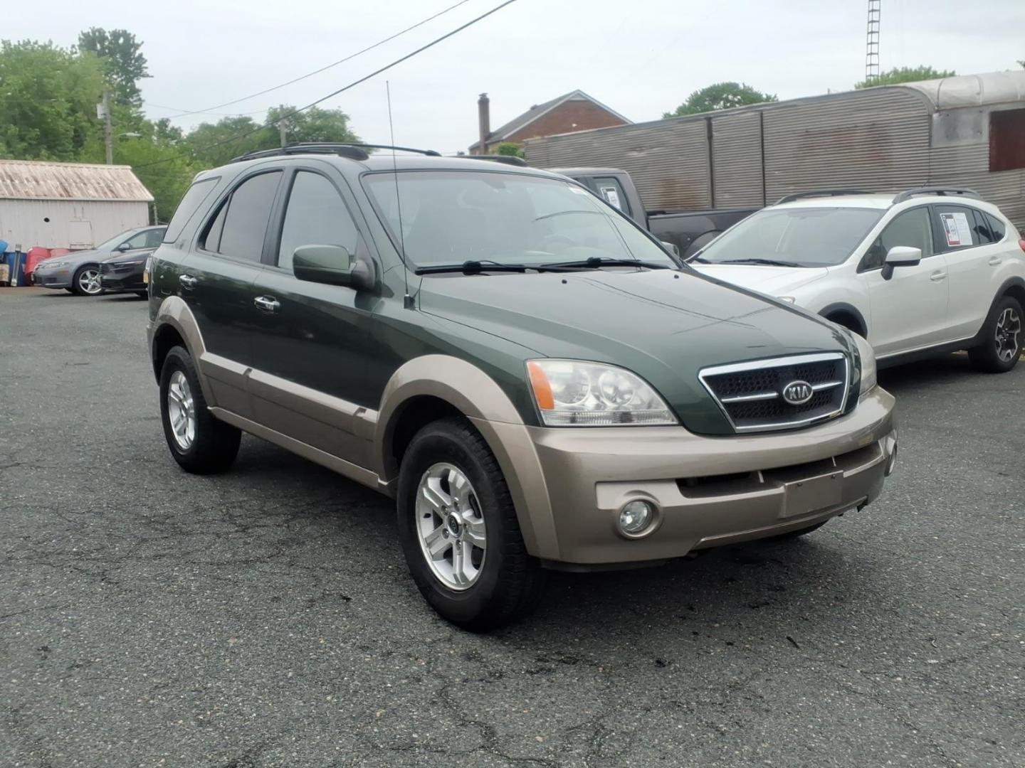 2004 Green Kia Sorento (KNDJC733245) with an 3.5L 6 Cylinder Fuel Injected engine, Automatic transmission, located at 50 Eastern Blvd., Essex, MD, 21221, (410) 686-3444, 39.304367, -76.484947 - Photo#5