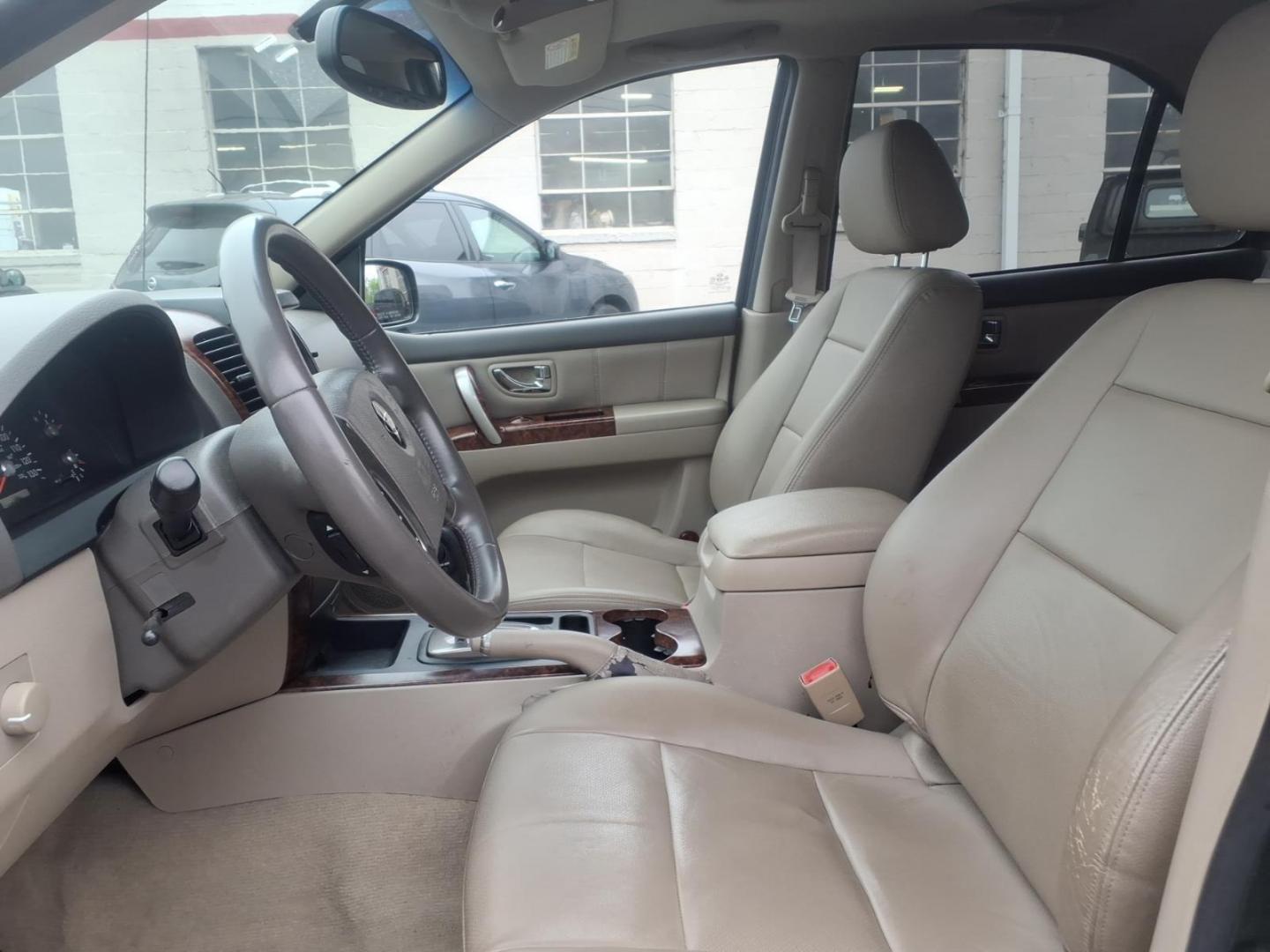 2004 Green Kia Sorento (KNDJC733245) with an 3.5L 6 Cylinder Fuel Injected engine, Automatic transmission, located at 50 Eastern Blvd., Essex, MD, 21221, (410) 686-3444, 39.304367, -76.484947 - Photo#6