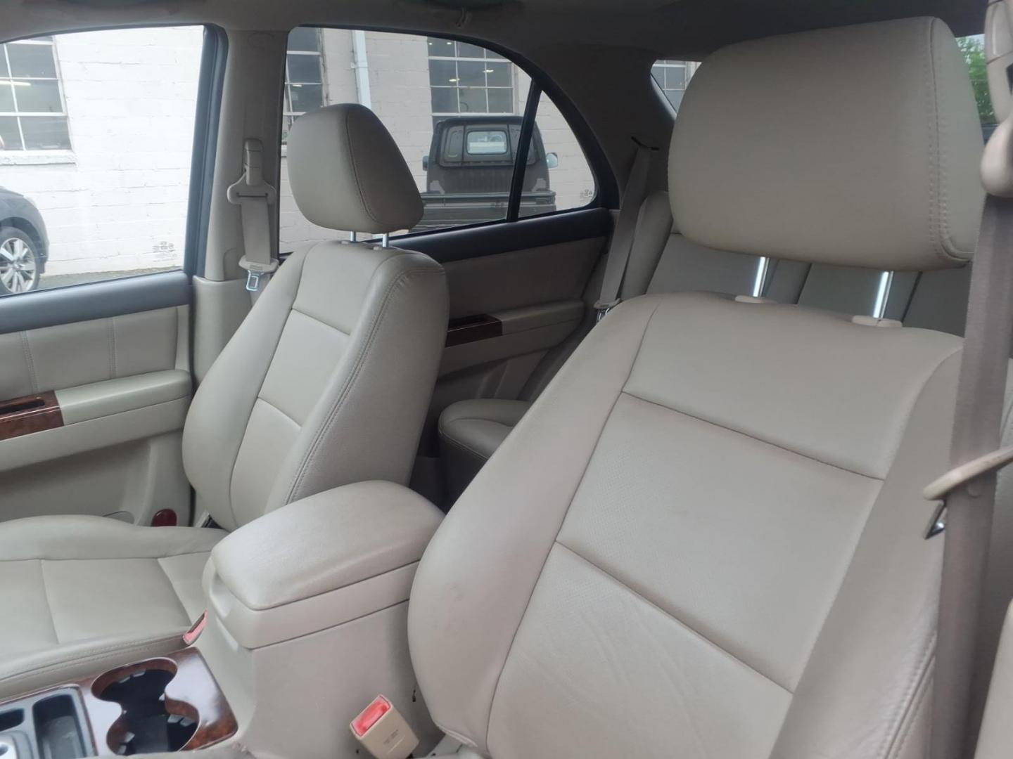 2004 Green Kia Sorento (KNDJC733245) with an 3.5L 6 Cylinder Fuel Injected engine, Automatic transmission, located at 50 Eastern Blvd., Essex, MD, 21221, (410) 686-3444, 39.304367, -76.484947 - Photo#7