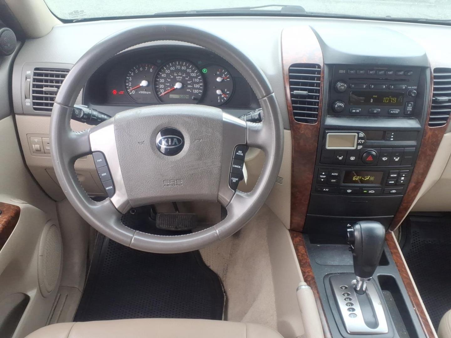 2004 Green Kia Sorento (KNDJC733245) with an 3.5L 6 Cylinder Fuel Injected engine, Automatic transmission, located at 50 Eastern Blvd., Essex, MD, 21221, (410) 686-3444, 39.304367, -76.484947 - Photo#14