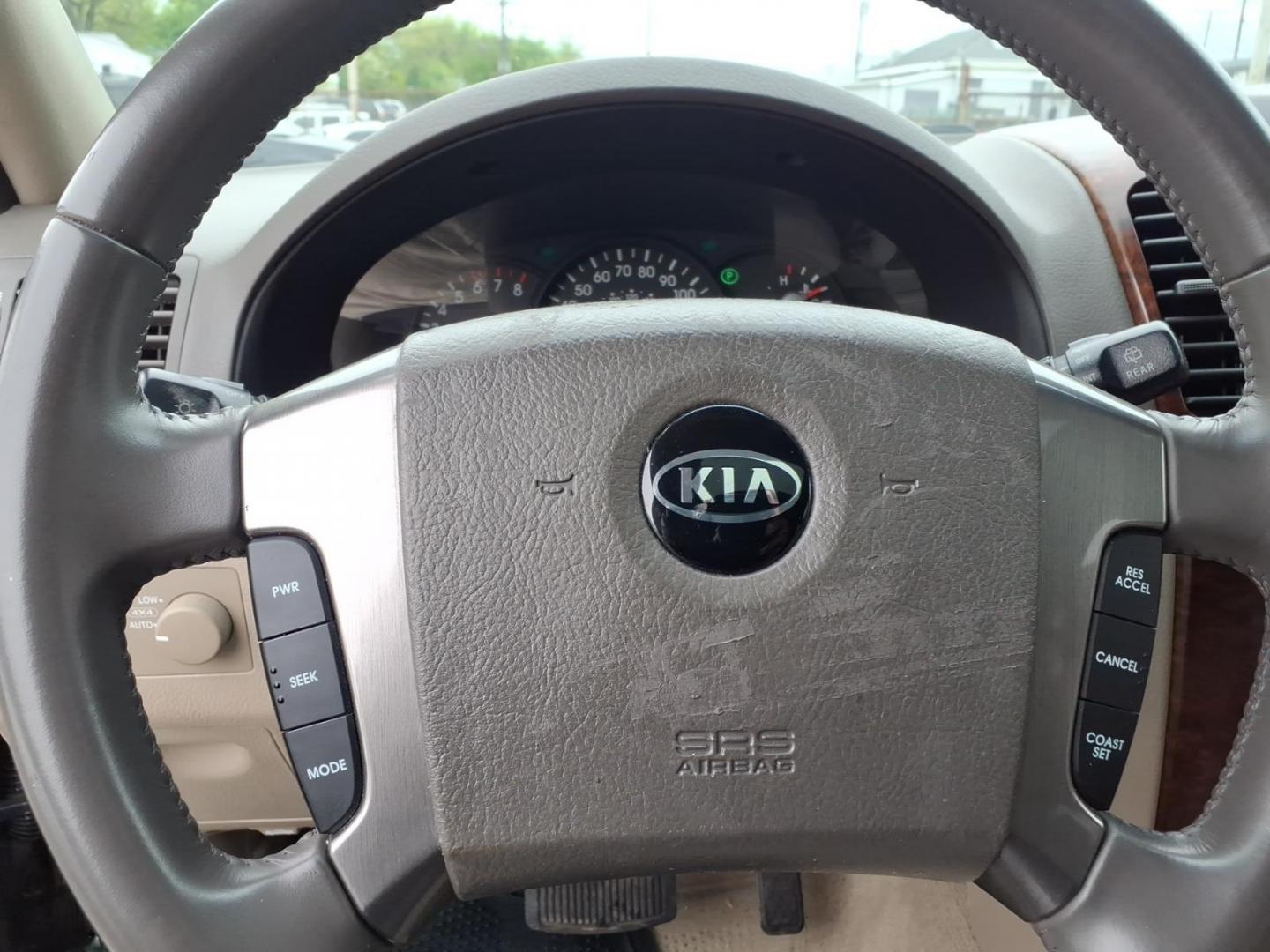 2004 Green Kia Sorento (KNDJC733245) with an 3.5L 6 Cylinder Fuel Injected engine, Automatic transmission, located at 50 Eastern Blvd., Essex, MD, 21221, (410) 686-3444, 39.304367, -76.484947 - Photo#18