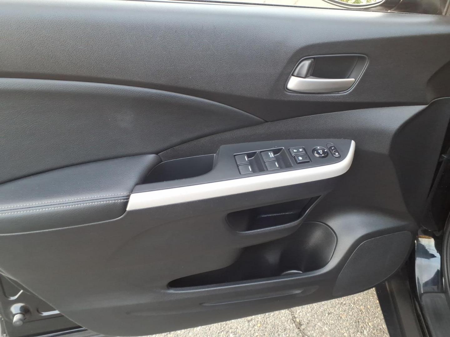 2012 Black Honda CR-V EX-L w/DVD (JHLRM3H79CC) with an 2.4L 2.4L I4 185hp 163ft. lbs. Sequential-Port F.I. engine, 5-Speed Automatic transmission, located at 50 Eastern Blvd., Essex, MD, 21221, (410) 686-3444, 39.304367, -76.484947 - Photo#9