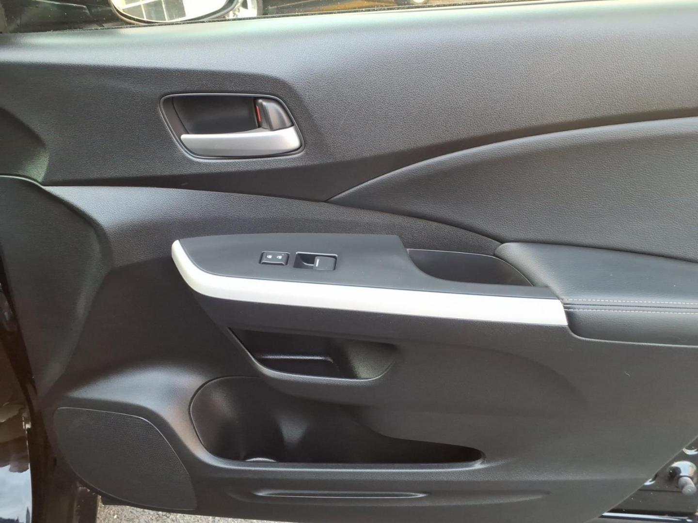 2012 Black Honda CR-V EX-L w/DVD (JHLRM3H79CC) with an 2.4L 2.4L I4 185hp 163ft. lbs. Sequential-Port F.I. engine, 5-Speed Automatic transmission, located at 50 Eastern Blvd., Essex, MD, 21221, (410) 686-3444, 39.304367, -76.484947 - Photo#15