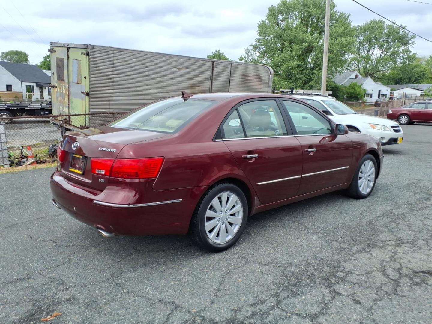 2009 Burg Hyundai SONATA Limited V6 (5NPEU46F79H) with an 3.3L 6 Cylinder Fuel Injected engine, ATV6 transmission, located at 50 Eastern Blvd., Essex, MD, 21221, (410) 686-3444, 39.304367, -76.484947 - Photo#3