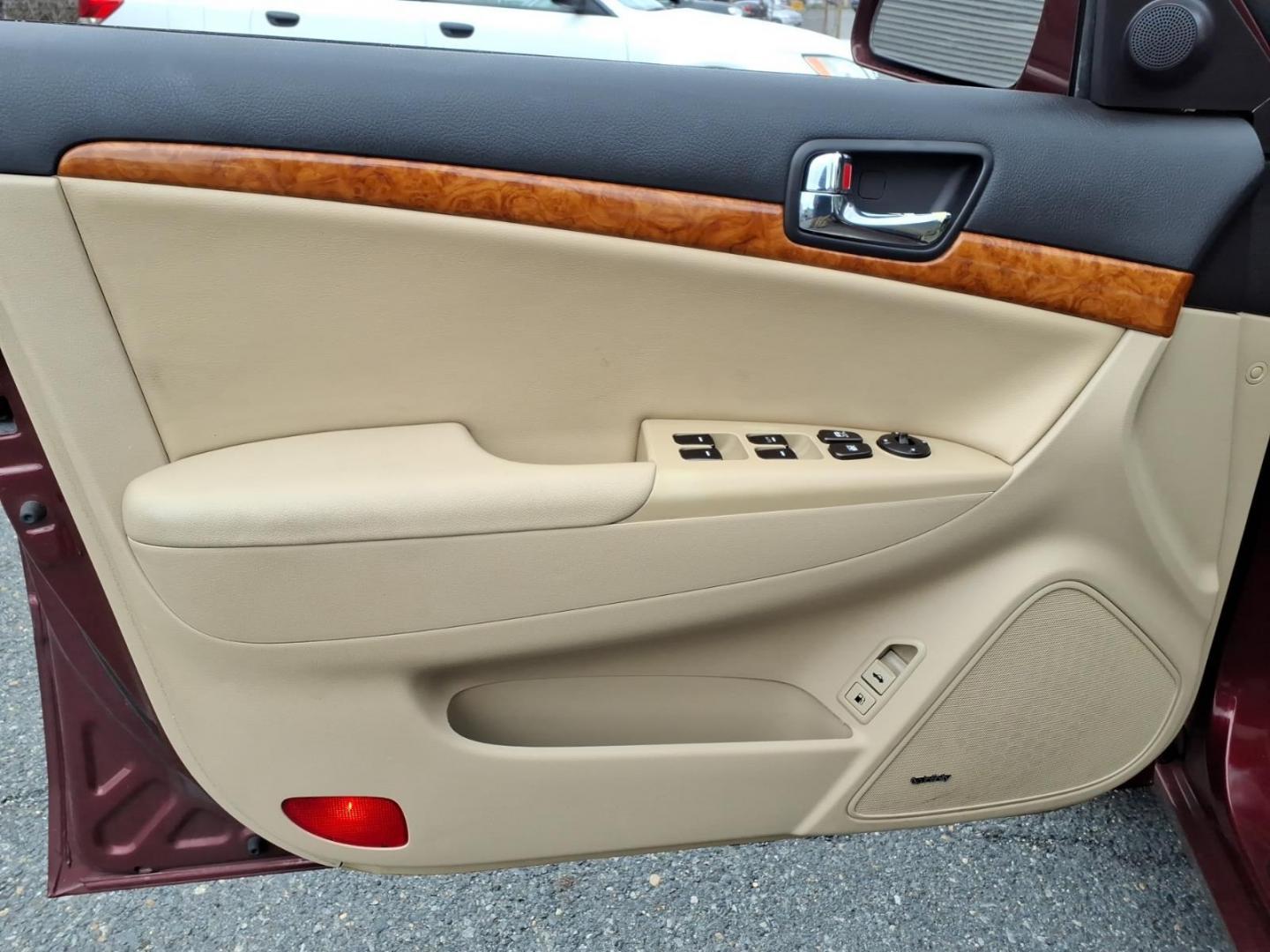 2009 Burg Hyundai SONATA Limited V6 (5NPEU46F79H) with an 3.3L 6 Cylinder Fuel Injected engine, ATV6 transmission, located at 50 Eastern Blvd., Essex, MD, 21221, (410) 686-3444, 39.304367, -76.484947 - Photo#8