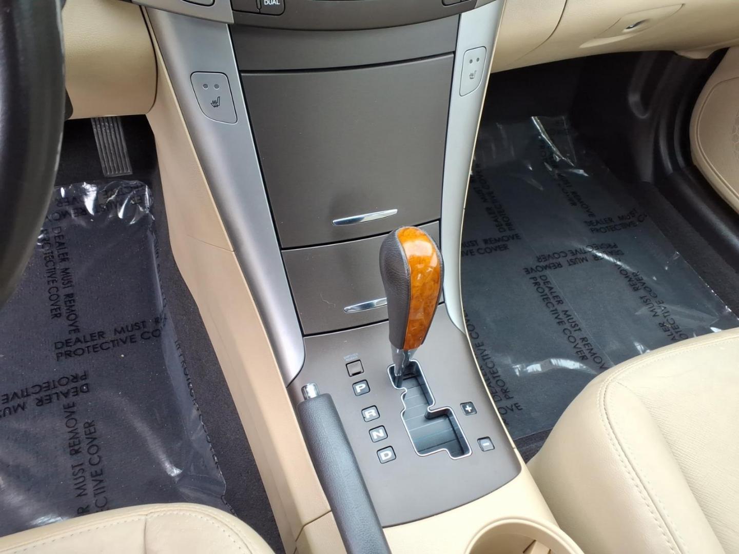 2009 Burg Hyundai SONATA Limited V6 (5NPEU46F79H) with an 3.3L 6 Cylinder Fuel Injected engine, ATV6 transmission, located at 50 Eastern Blvd., Essex, MD, 21221, (410) 686-3444, 39.304367, -76.484947 - Photo#15