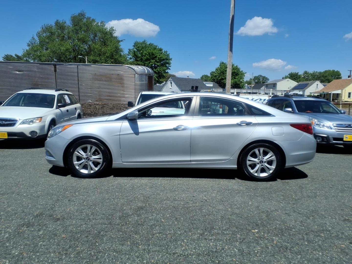 2012 Silver Hyundai SONATA Limited (5NPEC4ACXCH) with an 2.4L 4 Cylinder Fuel Injected engine, Automatic transmission, located at 50 Eastern Blvd., Essex, MD, 21221, (410) 686-3444, 39.304367, -76.484947 - Photo#1