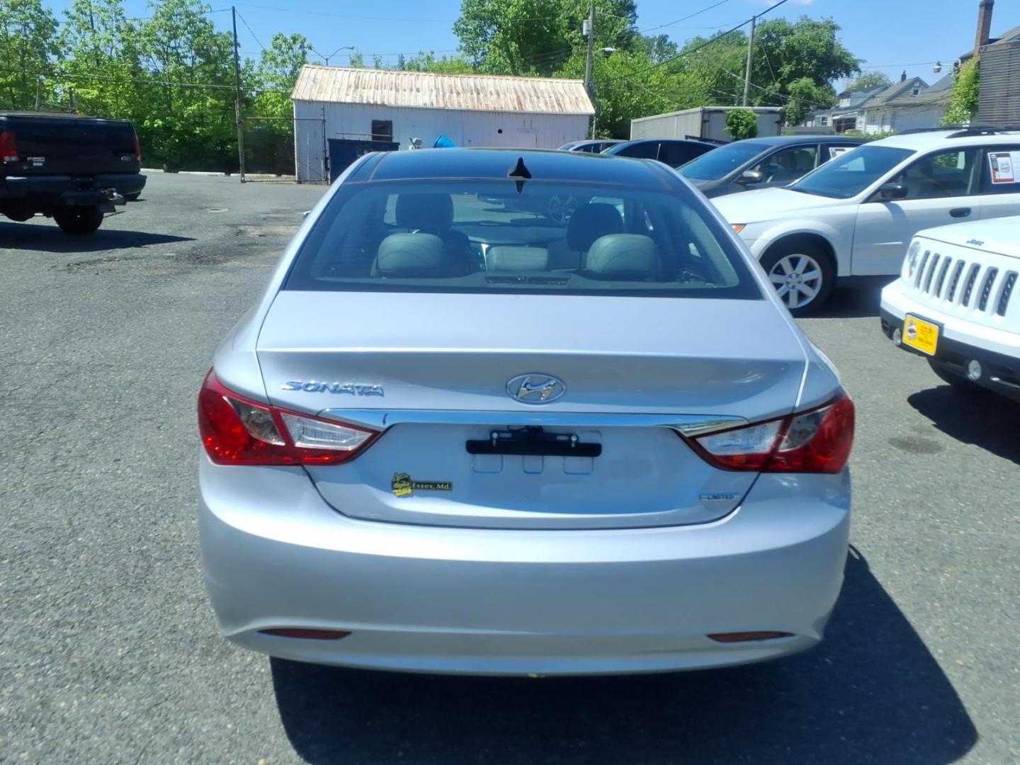 2012 Silver Hyundai SONATA Limited (5NPEC4ACXCH) with an 2.4L 4 Cylinder Fuel Injected engine, Automatic transmission, located at 50 Eastern Blvd., Essex, MD, 21221, (410) 686-3444, 39.304367, -76.484947 - Photo#3