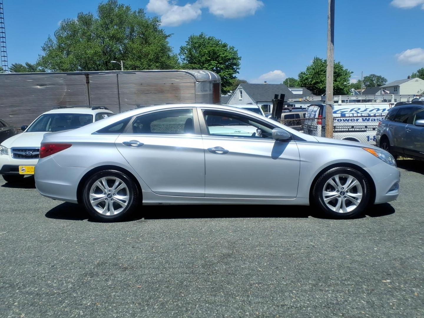 2012 Silver Hyundai SONATA Limited (5NPEC4ACXCH) with an 2.4L 4 Cylinder Fuel Injected engine, Automatic transmission, located at 50 Eastern Blvd., Essex, MD, 21221, (410) 686-3444, 39.304367, -76.484947 - Photo#5
