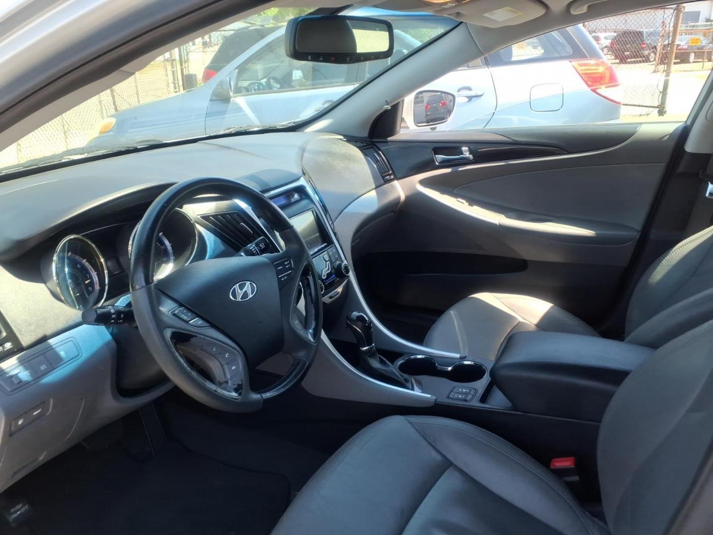 2012 Silver Hyundai SONATA Limited (5NPEC4ACXCH) with an 2.4L 4 Cylinder Fuel Injected engine, Automatic transmission, located at 50 Eastern Blvd., Essex, MD, 21221, (410) 686-3444, 39.304367, -76.484947 - Photo#8