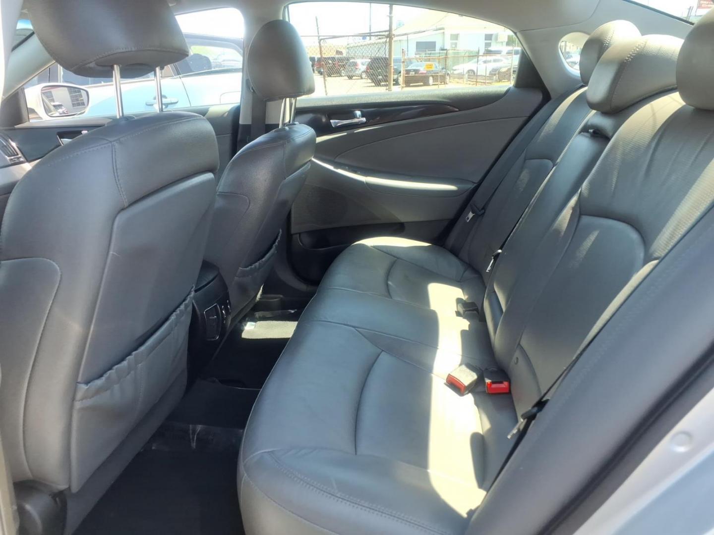 2012 Silver Hyundai SONATA Limited (5NPEC4ACXCH) with an 2.4L 4 Cylinder Fuel Injected engine, Automatic transmission, located at 50 Eastern Blvd., Essex, MD, 21221, (410) 686-3444, 39.304367, -76.484947 - Photo#11
