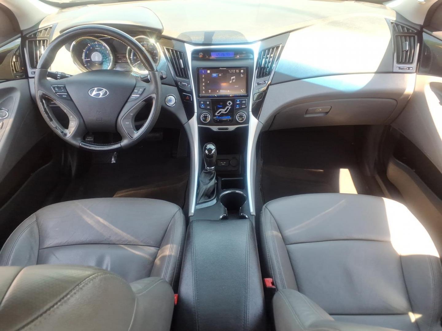 2012 Silver Hyundai SONATA Limited (5NPEC4ACXCH) with an 2.4L 4 Cylinder Fuel Injected engine, Automatic transmission, located at 50 Eastern Blvd., Essex, MD, 21221, (410) 686-3444, 39.304367, -76.484947 - Photo#12