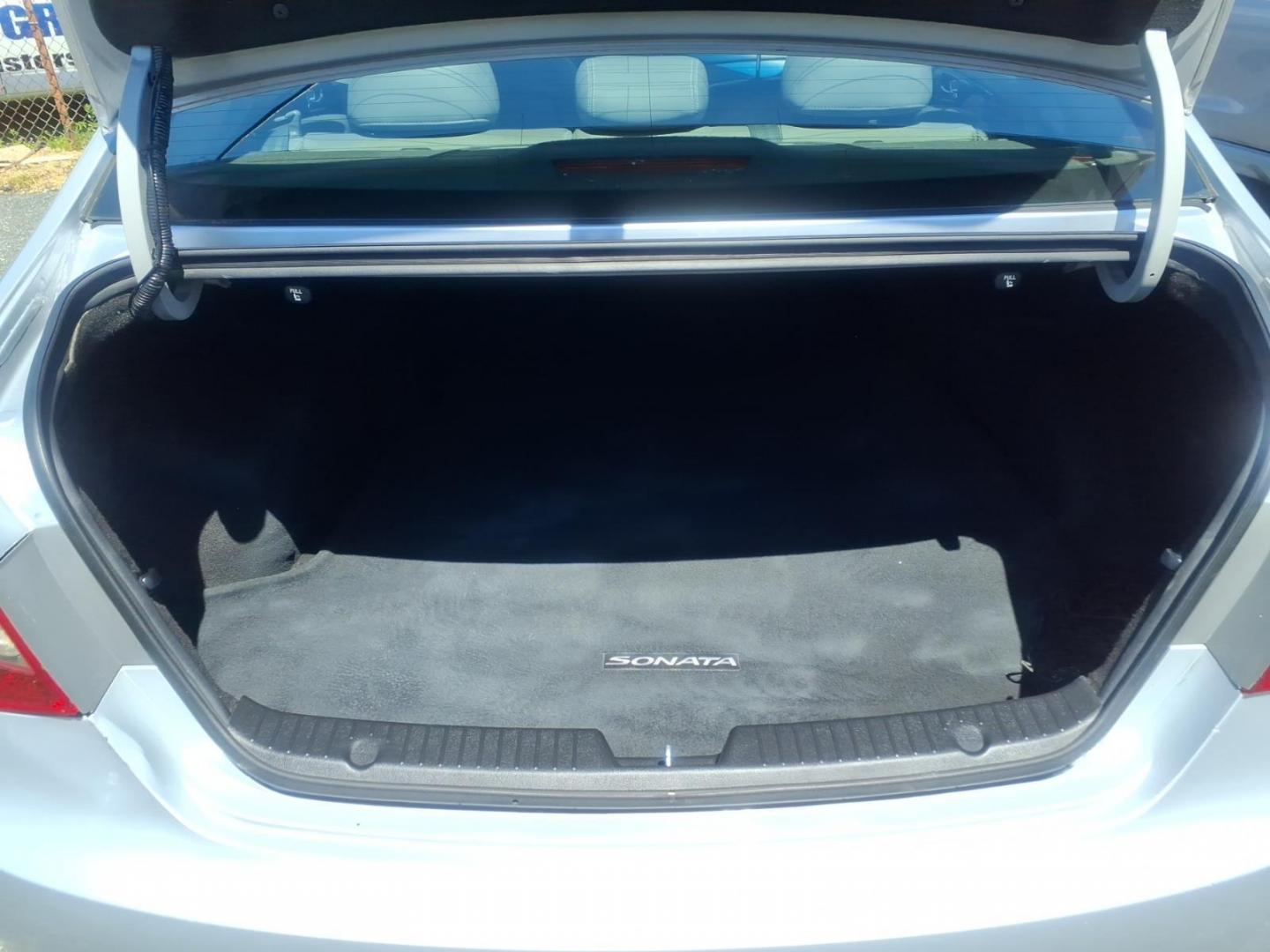 2012 Silver Hyundai SONATA Limited (5NPEC4ACXCH) with an 2.4L 4 Cylinder Fuel Injected engine, Automatic transmission, located at 50 Eastern Blvd., Essex, MD, 21221, (410) 686-3444, 39.304367, -76.484947 - Photo#13