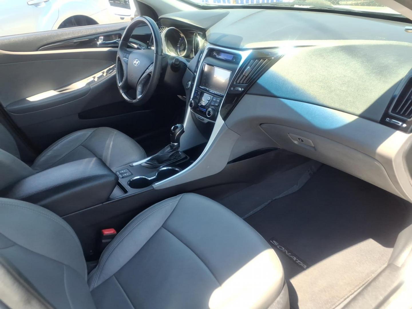 2012 Silver Hyundai SONATA Limited (5NPEC4ACXCH) with an 2.4L 4 Cylinder Fuel Injected engine, Automatic transmission, located at 50 Eastern Blvd., Essex, MD, 21221, (410) 686-3444, 39.304367, -76.484947 - Photo#14