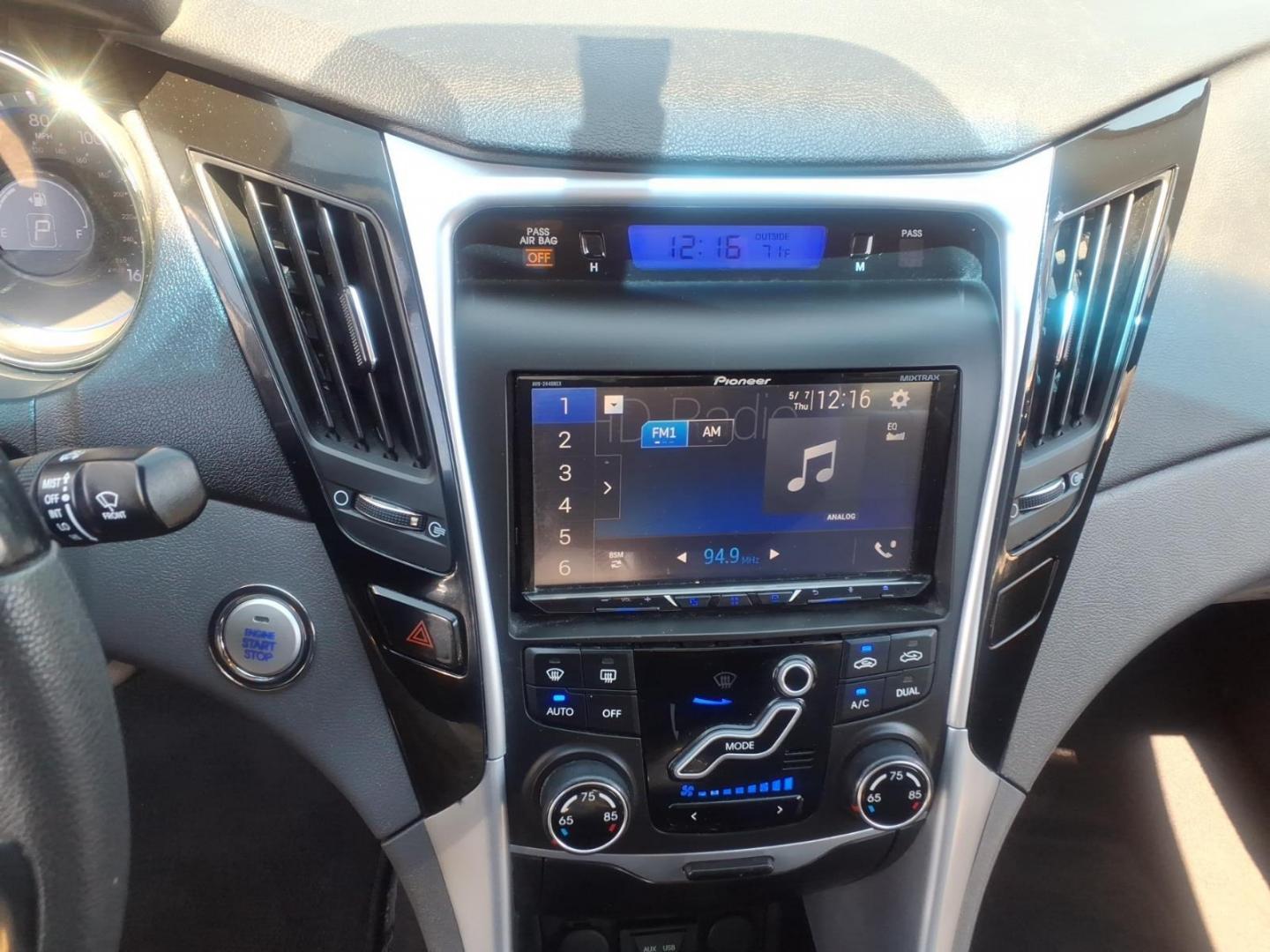 2012 Silver Hyundai SONATA Limited (5NPEC4ACXCH) with an 2.4L 4 Cylinder Fuel Injected engine, Automatic transmission, located at 50 Eastern Blvd., Essex, MD, 21221, (410) 686-3444, 39.304367, -76.484947 - Photo#16