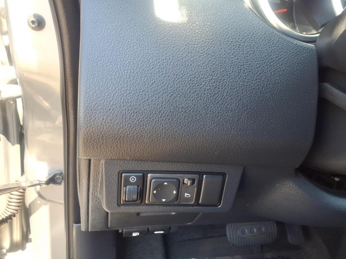 2010 Grey Nissan Versa 1.8 S (3N1BC1CP5AL) with an 1.8L 1.8L I4 122hp 127ft. lbs. Sequential-Port F.I. engine, 4-Speed Automatic transmission, located at 50 Eastern Blvd., Essex, MD, 21221, (410) 686-3444, 39.304367, -76.484947 - Photo#15