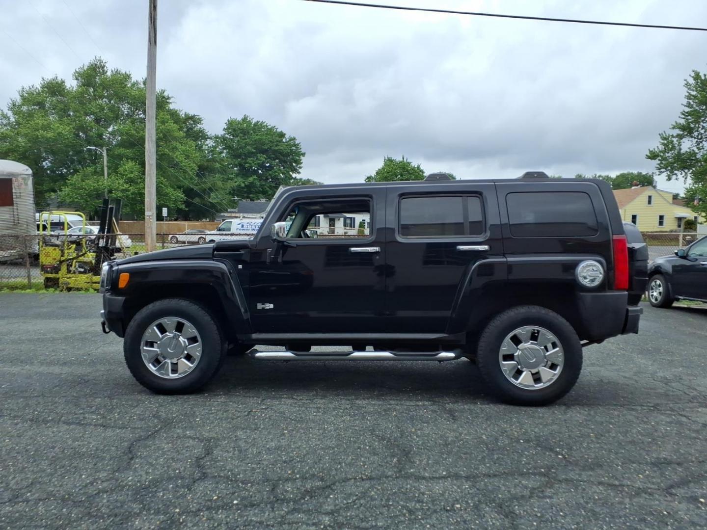 2007 Black HUMMER H3 Base (5GTDN13E378) with an 3.7L 3.7L I5 242hp 242ft. lbs. Sequential-Port F.I. engine, 4-Speed Automatic transmission, located at 50 Eastern Blvd., Essex, MD, 21221, (410) 686-3444, 39.304367, -76.484947 - Photo#1
