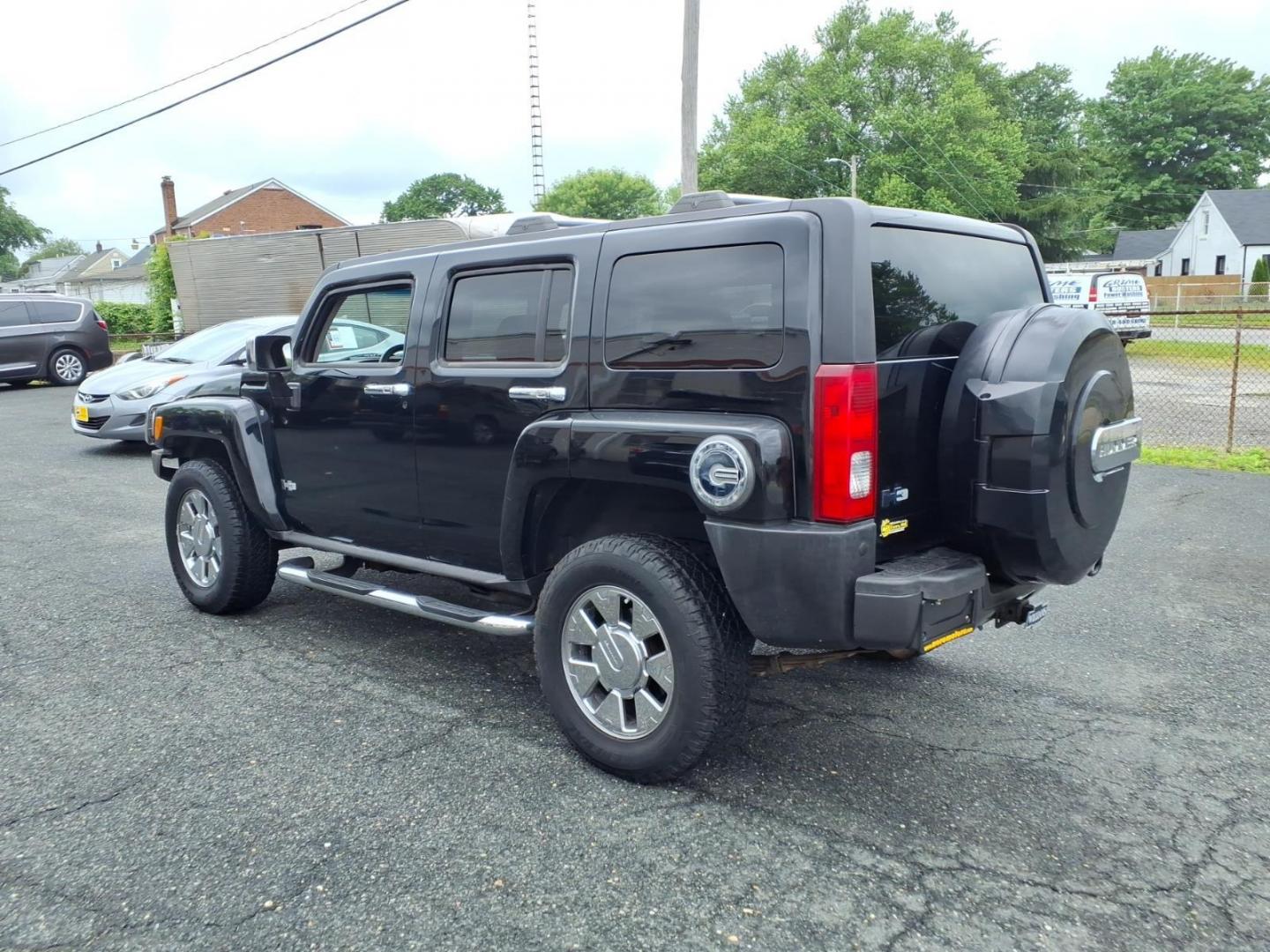 2007 Black HUMMER H3 Base (5GTDN13E378) with an 3.7L 3.7L I5 242hp 242ft. lbs. Sequential-Port F.I. engine, 4-Speed Automatic transmission, located at 50 Eastern Blvd., Essex, MD, 21221, (410) 686-3444, 39.304367, -76.484947 - Photo#2