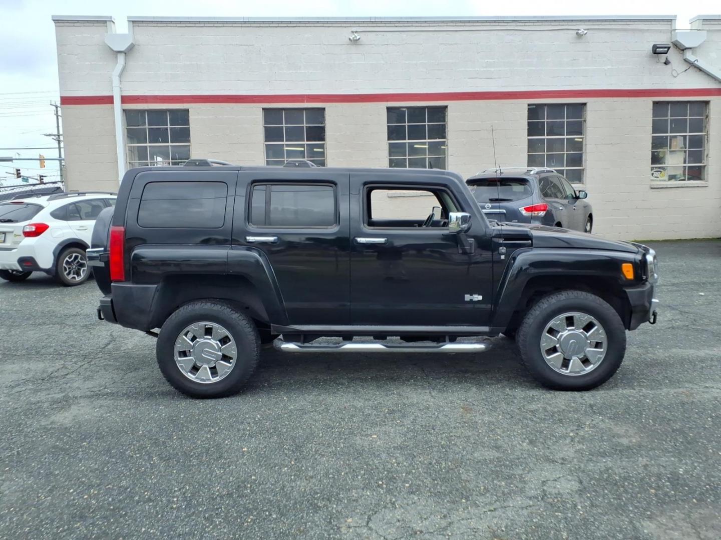 2007 Black HUMMER H3 Base (5GTDN13E378) with an 3.7L 3.7L I5 242hp 242ft. lbs. Sequential-Port F.I. engine, 4-Speed Automatic transmission, located at 50 Eastern Blvd., Essex, MD, 21221, (410) 686-3444, 39.304367, -76.484947 - Photo#4
