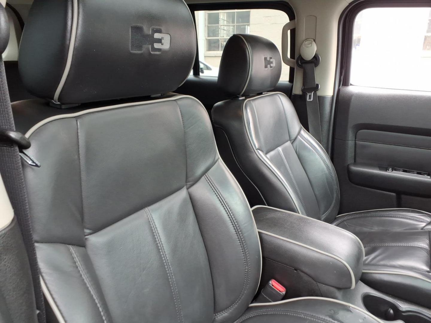 2007 Black HUMMER H3 Base (5GTDN13E378) with an 3.7L 3.7L I5 242hp 242ft. lbs. Sequential-Port F.I. engine, 4-Speed Automatic transmission, located at 50 Eastern Blvd., Essex, MD, 21221, (410) 686-3444, 39.304367, -76.484947 - Photo#12