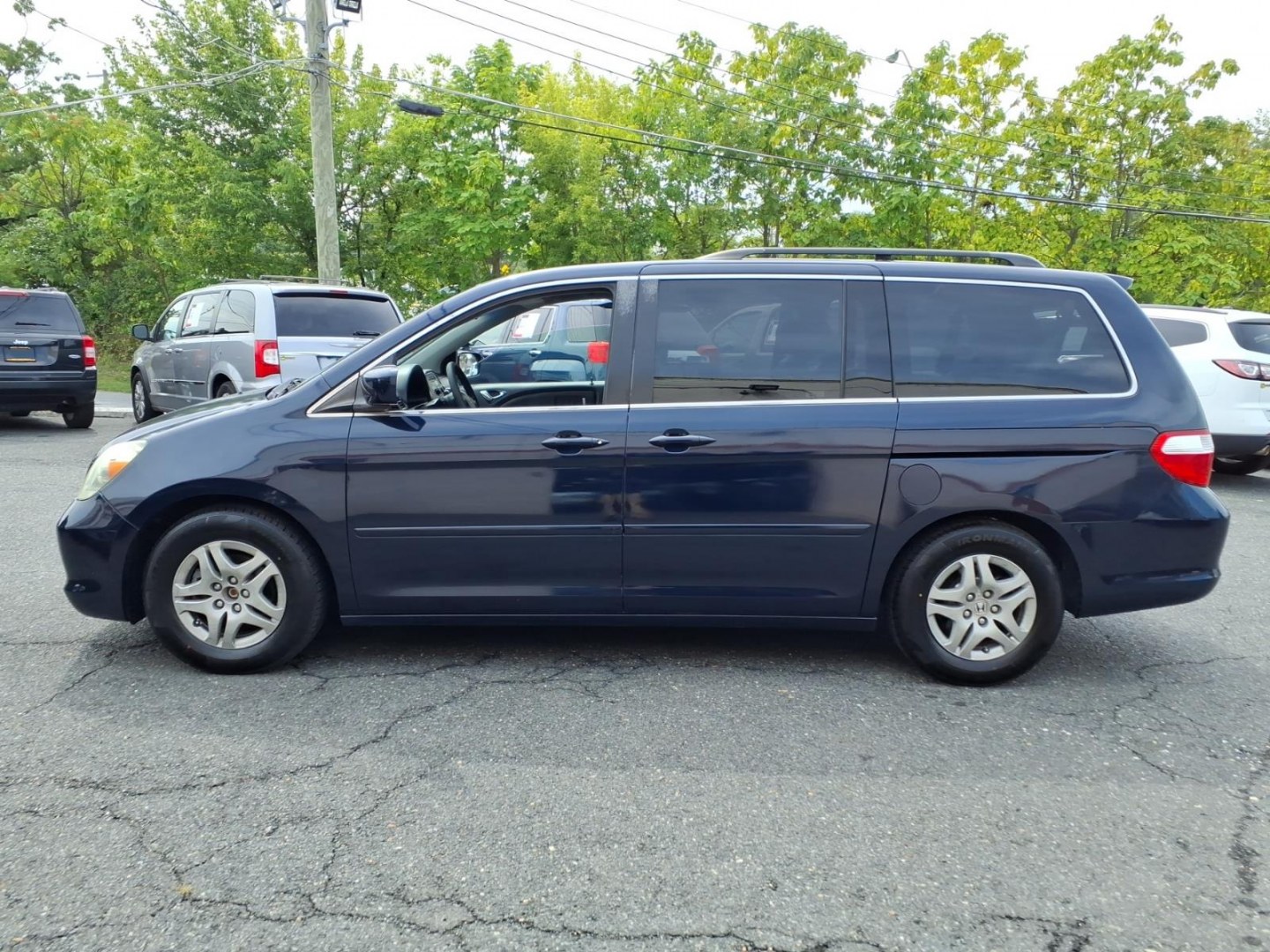 2005 Midnight Blue Pearl Honda Odyssey EX-L w/DVD (5FNRL38725B) with an 3.5L 3L NA V6 single overhead cam (SOHC) 24V Fuel Injected engine, 5-Speed Automatic transmission, located at 50 Eastern Blvd., Essex, MD, 21221, (410) 686-3444, 39.304367, -76.484947- Photo#1