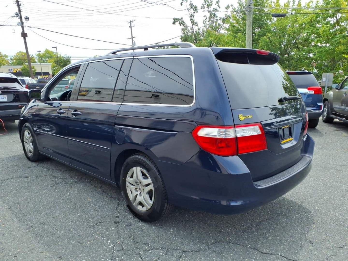 2005 Midnight Blue Pearl Honda Odyssey EX-L w/DVD (5FNRL38725B) with an 3.5L 3L NA V6 single overhead cam (SOHC) 24V Fuel Injected engine, 5-Speed Automatic transmission, located at 50 Eastern Blvd., Essex, MD, 21221, (410) 686-3444, 39.304367, -76.484947- Photo#2