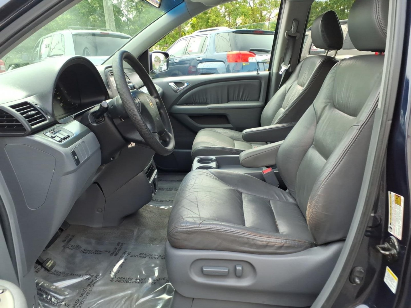 2005 Midnight Blue Pearl Honda Odyssey EX-L w/DVD (5FNRL38725B) with an 3.5L 3L NA V6 single overhead cam (SOHC) 24V Fuel Injected engine, 5-Speed Automatic transmission, located at 50 Eastern Blvd., Essex, MD, 21221, (410) 686-3444, 39.304367, -76.484947- Photo#7