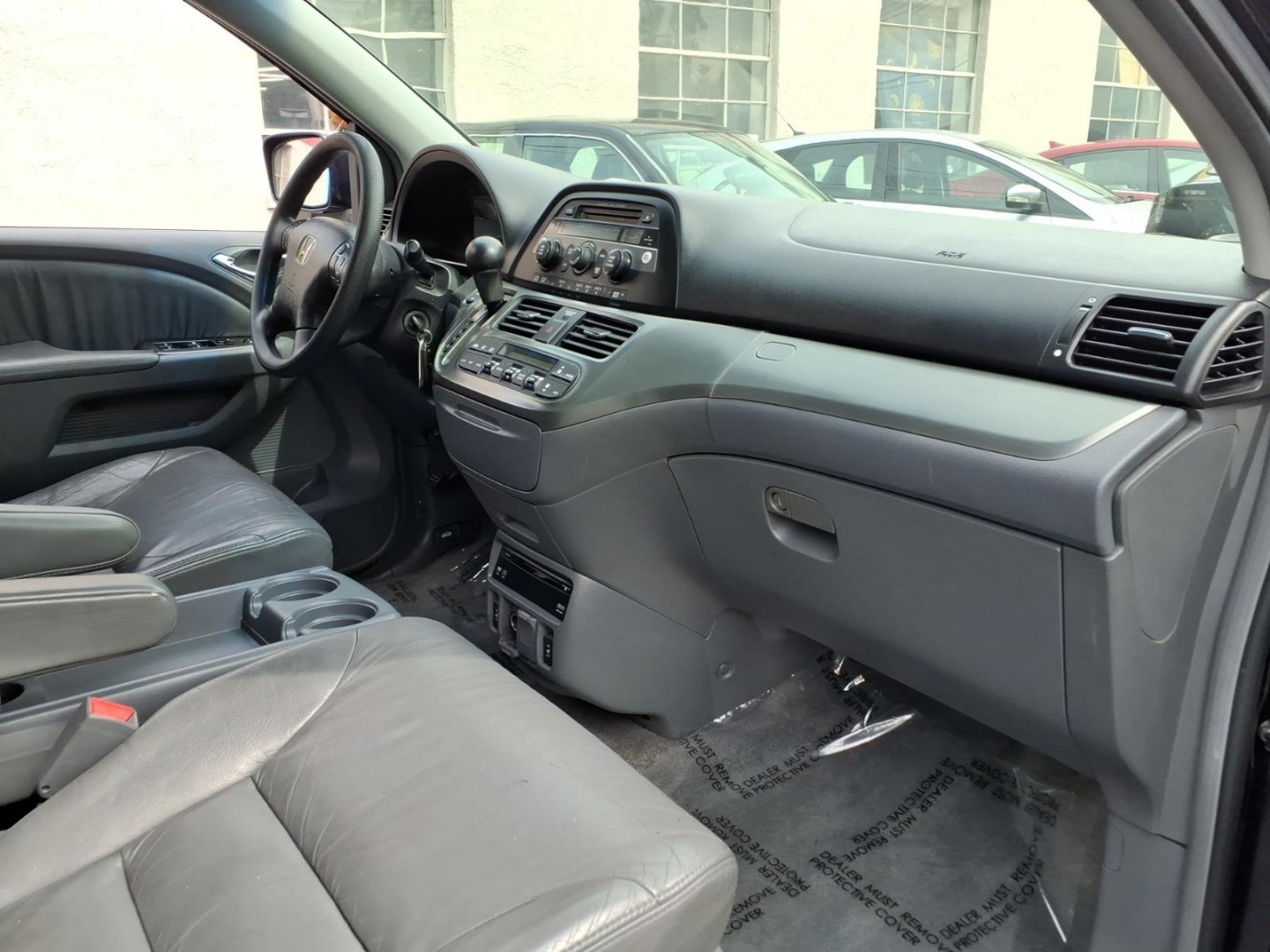 2005 Midnight Blue Pearl Honda Odyssey EX-L w/DVD (5FNRL38725B) with an 3.5L 3L NA V6 single overhead cam (SOHC) 24V Fuel Injected engine, 5-Speed Automatic transmission, located at 50 Eastern Blvd., Essex, MD, 21221, (410) 686-3444, 39.304367, -76.484947- Photo#14