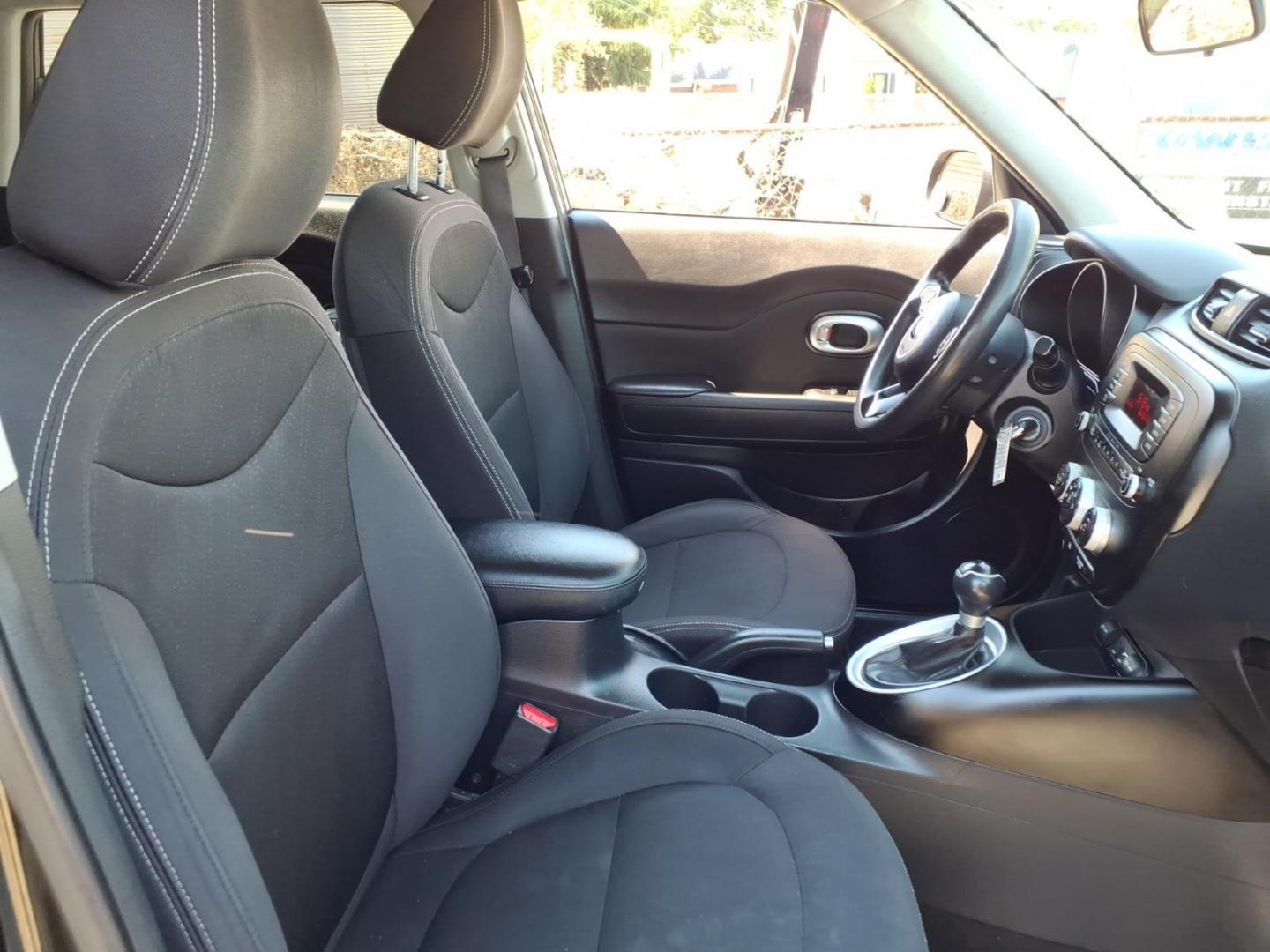 2015 Black Kia Soul Base (KNDJN2A29F7) with an 1.6L 1.6L I4 130hp 118ft. lbs. Fuel Injected engine, 6-Speed Shiftable Automatic transmission, located at 50 Eastern Blvd., Essex, MD, 21221, (410) 686-3444, 39.304367, -76.484947 - Photo#13