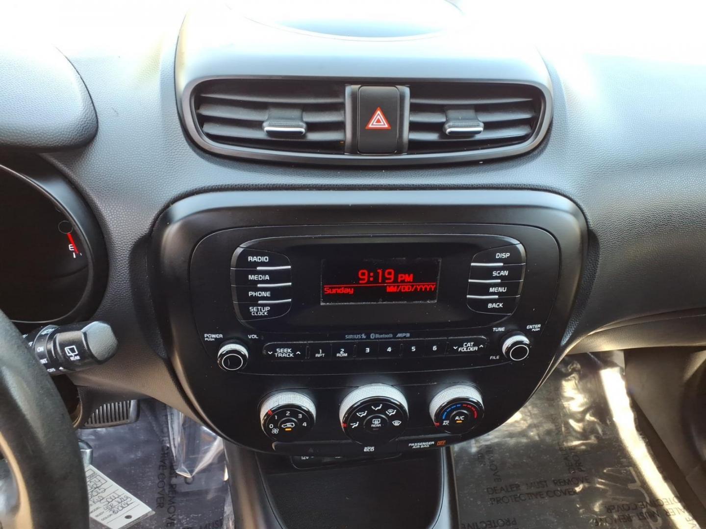 2015 Black Kia Soul Base (KNDJN2A29F7) with an 1.6L 1.6L I4 130hp 118ft. lbs. Fuel Injected engine, 6-Speed Shiftable Automatic transmission, located at 50 Eastern Blvd., Essex, MD, 21221, (410) 686-3444, 39.304367, -76.484947 - Photo#17
