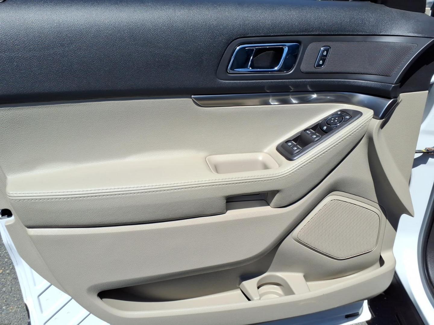 2013 Oxford White Ford Explorer Base (1FM5K8B86DG) with an 3.5L 6 Cylinder Sequential-Port F.I. engine, Automatic transmission, located at 50 Eastern Blvd., Essex, MD, 21221, (410) 686-3444, 39.304367, -76.484947 - Photo#10