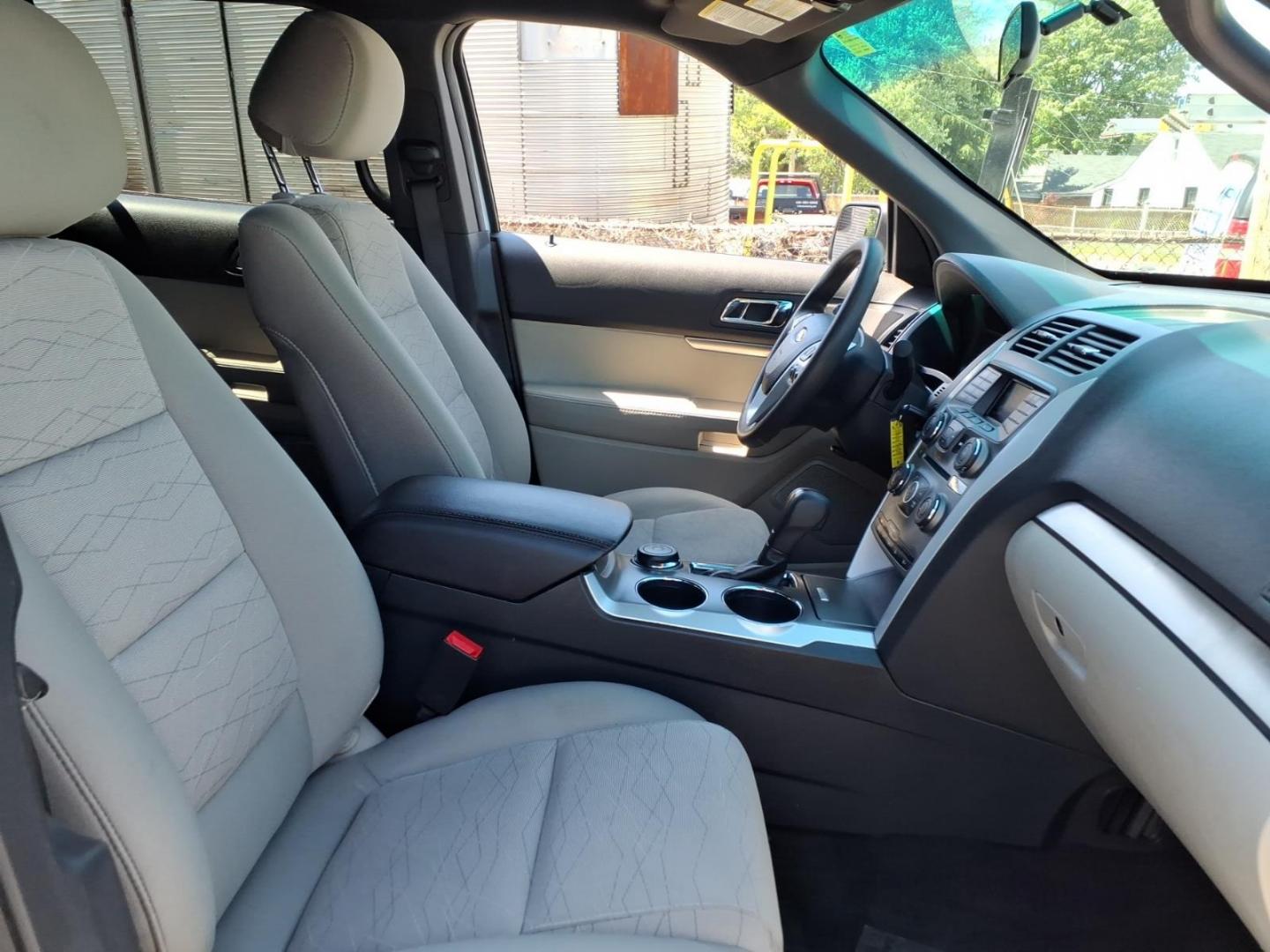2013 Oxford White Ford Explorer Base (1FM5K8B86DG) with an 3.5L 6 Cylinder Sequential-Port F.I. engine, Automatic transmission, located at 50 Eastern Blvd., Essex, MD, 21221, (410) 686-3444, 39.304367, -76.484947 - Photo#14