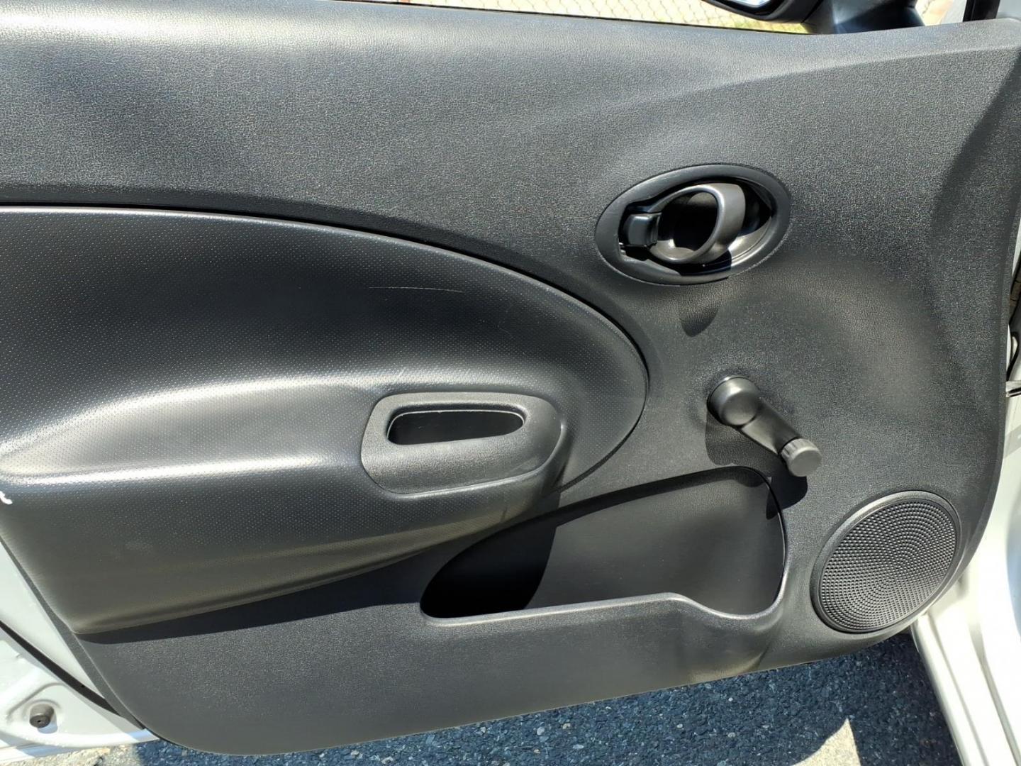 2015 Brilliant Silver Nissan Versa Note S Plus (3N1CE2CP5FL) with an 1.6L 4 Cylinder Sequential-Port F.I. engine, Automatic transmission, located at 50 Eastern Blvd., Essex, MD, 21221, (410) 686-3444, 39.304367, -76.484947 - Photo#7