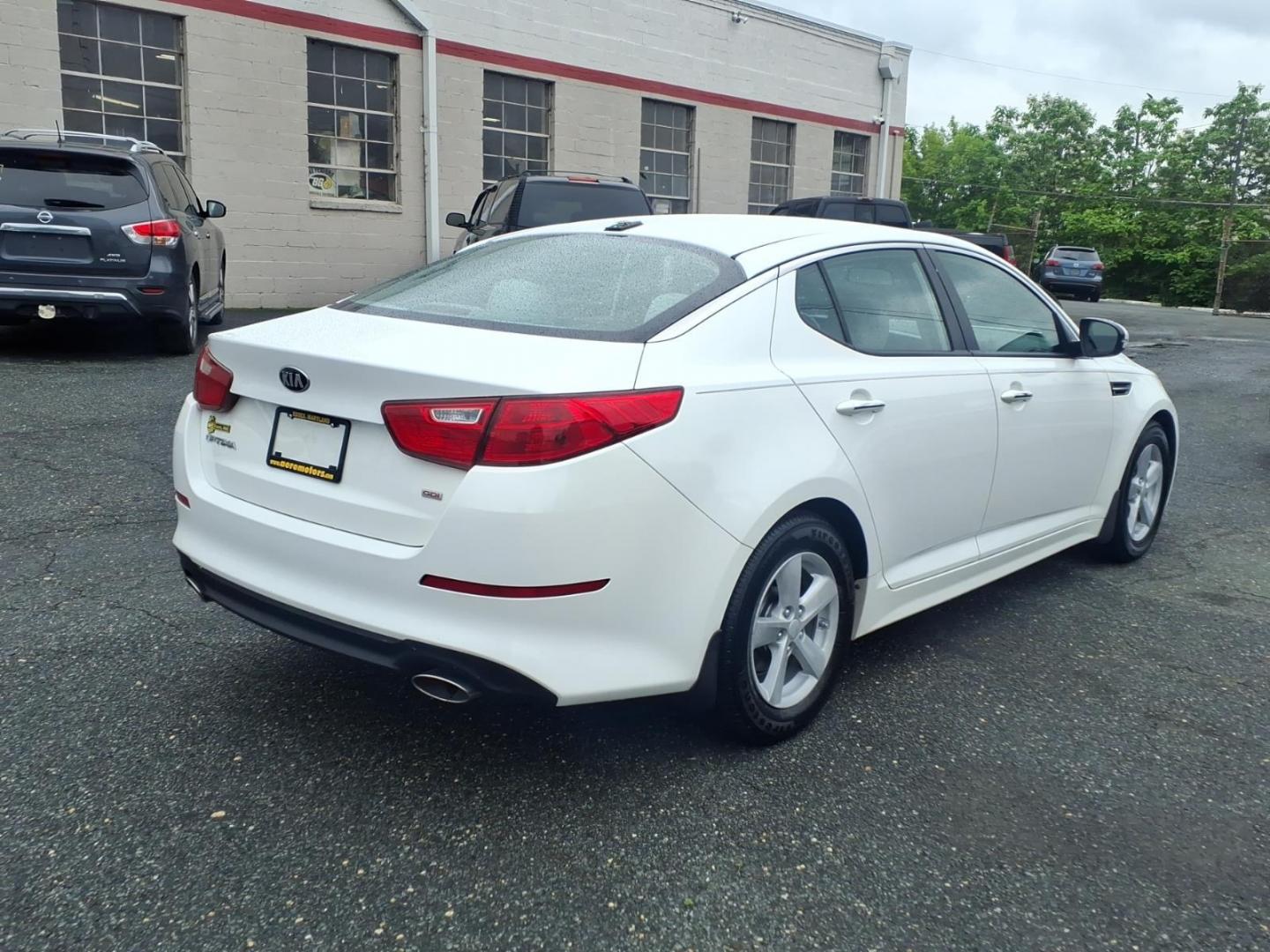 2015 White Kia Optima LX (KNAGM4A79F5) with an 2.4L 4 Cylinder Fuel Injected engine, Automatic transmission, located at 50 Eastern Blvd., Essex, MD, 21221, (410) 686-3444, 39.304367, -76.484947 - Photo#3