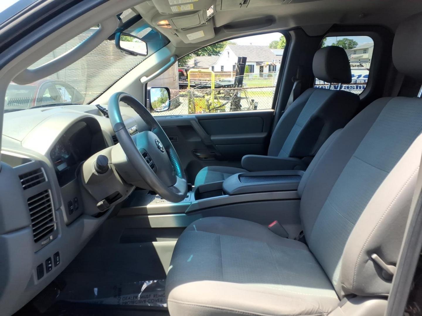 2006 Black Nissan Titan SE (1N6AA06B26N) with an 5.6L 5.6L V8 305hp 379ft. lbs. Fuel Injected engine, 5-Speed Shiftable Automatic transmission, located at 50 Eastern Blvd., Essex, MD, 21221, (410) 686-3444, 39.304367, -76.484947- Photo#6