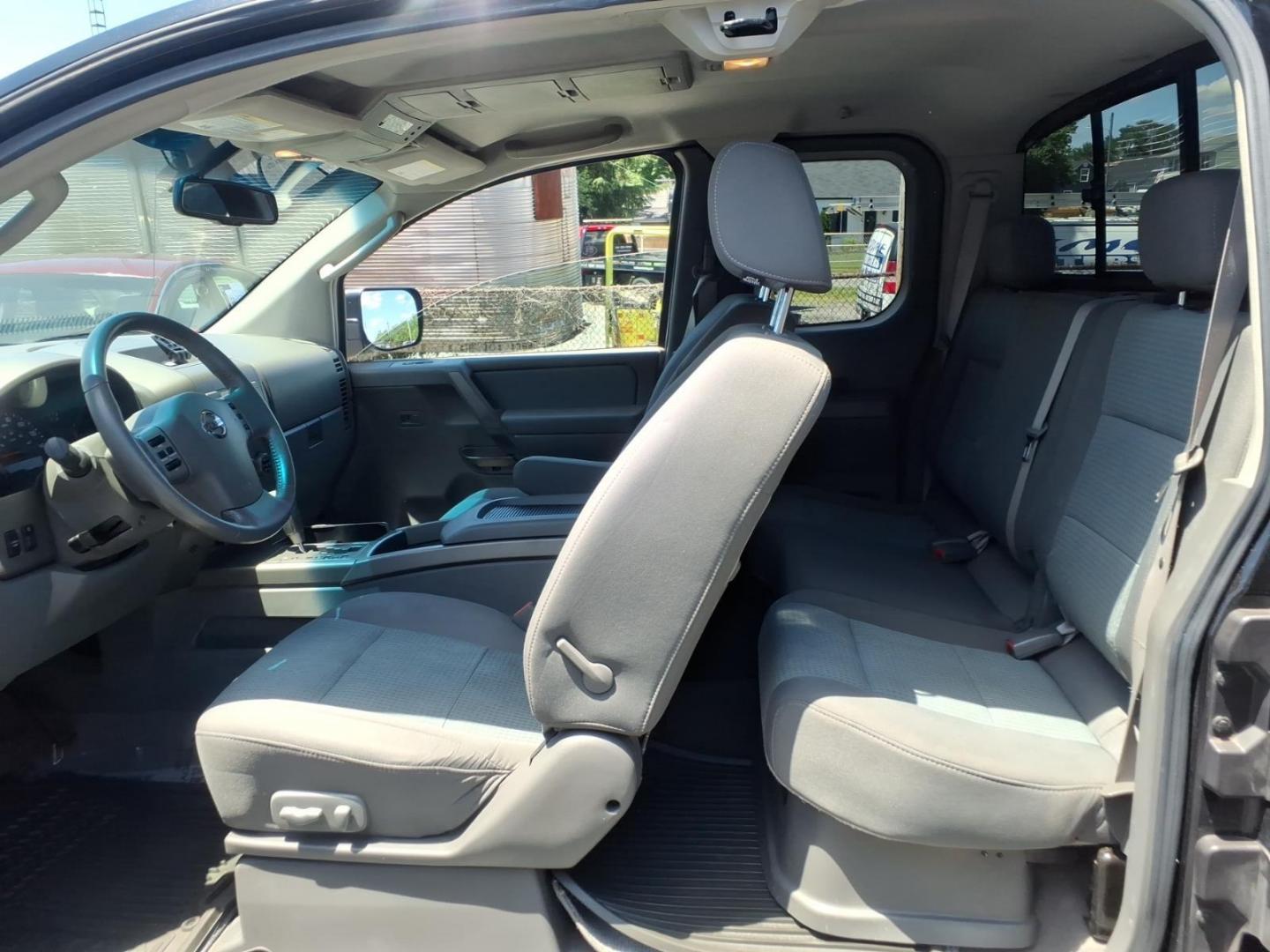 2006 Black Nissan Titan SE (1N6AA06B26N) with an 5.6L 5.6L V8 305hp 379ft. lbs. Fuel Injected engine, 5-Speed Shiftable Automatic transmission, located at 50 Eastern Blvd., Essex, MD, 21221, (410) 686-3444, 39.304367, -76.484947- Photo#9