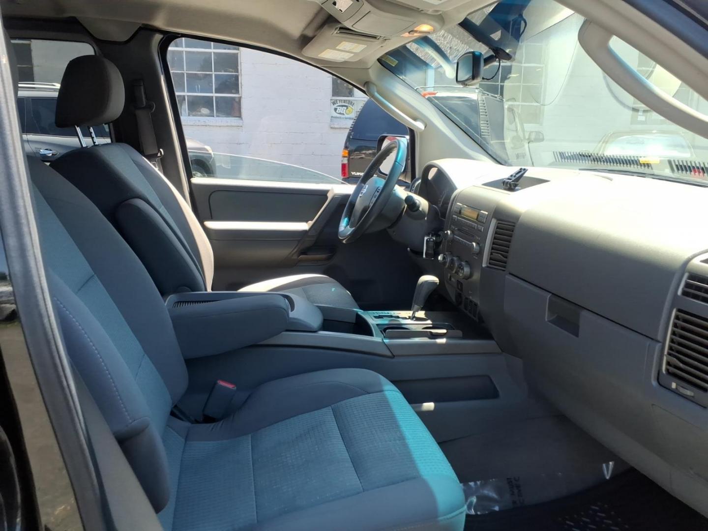 2006 Black Nissan Titan SE (1N6AA06B26N) with an 5.6L 5.6L V8 305hp 379ft. lbs. Fuel Injected engine, 5-Speed Shiftable Automatic transmission, located at 50 Eastern Blvd., Essex, MD, 21221, (410) 686-3444, 39.304367, -76.484947- Photo#10