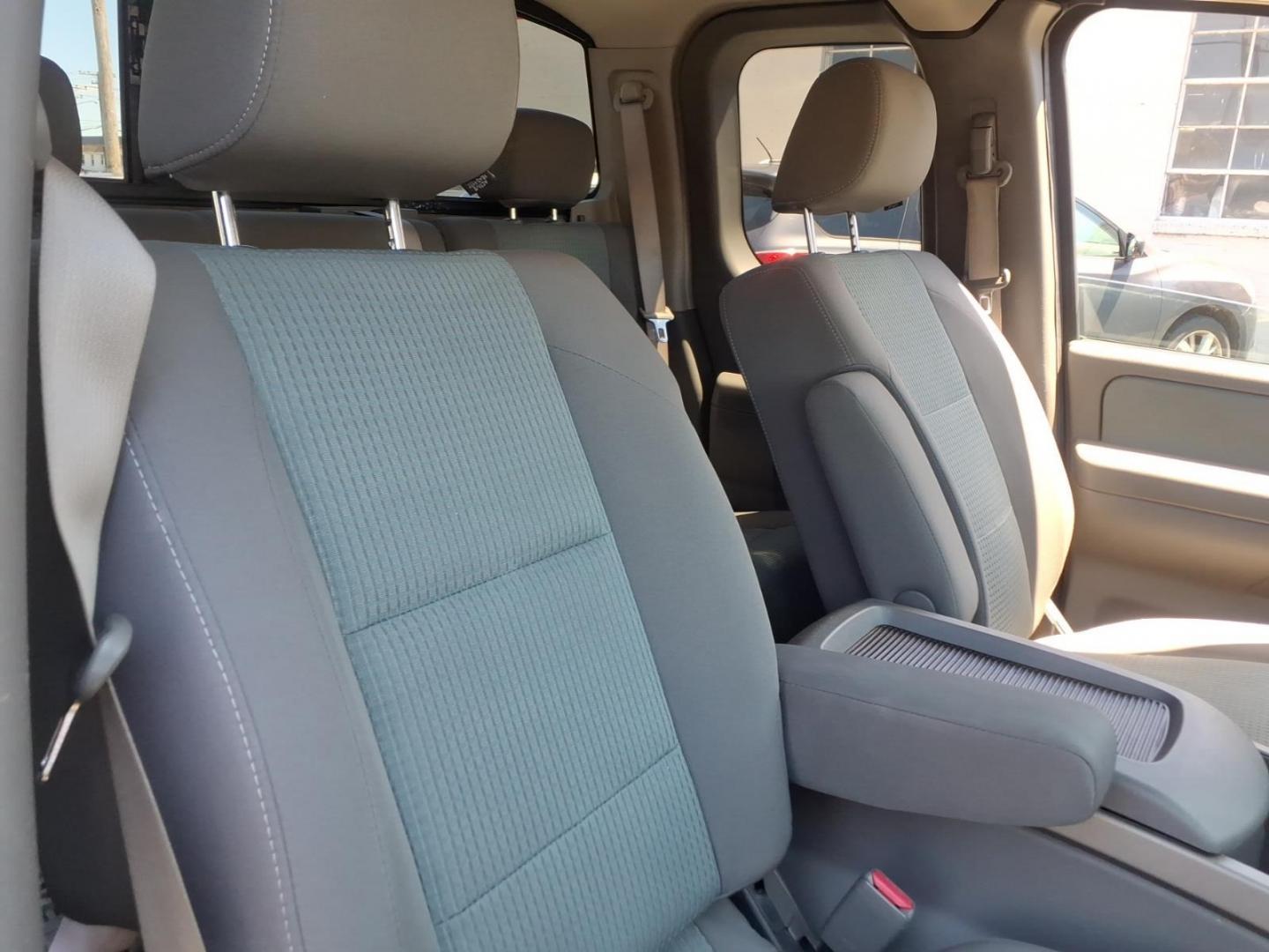 2006 Black Nissan Titan SE (1N6AA06B26N) with an 5.6L 5.6L V8 305hp 379ft. lbs. Fuel Injected engine, 5-Speed Shiftable Automatic transmission, located at 50 Eastern Blvd., Essex, MD, 21221, (410) 686-3444, 39.304367, -76.484947- Photo#11