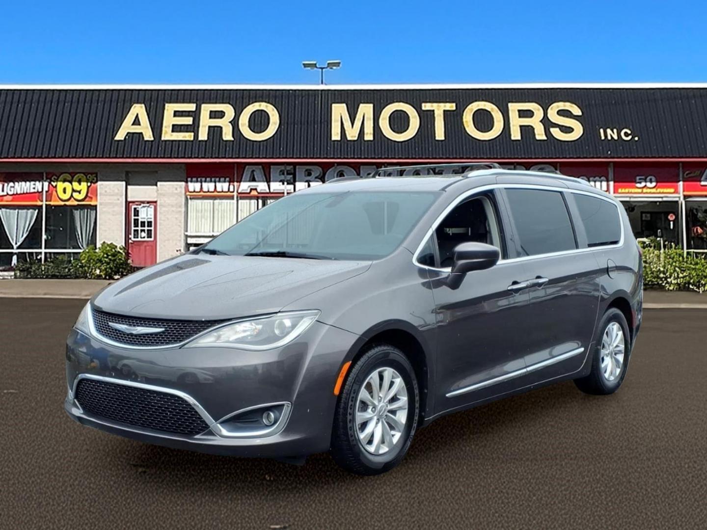 2018 Chrysler Pacifica Touring L's photo