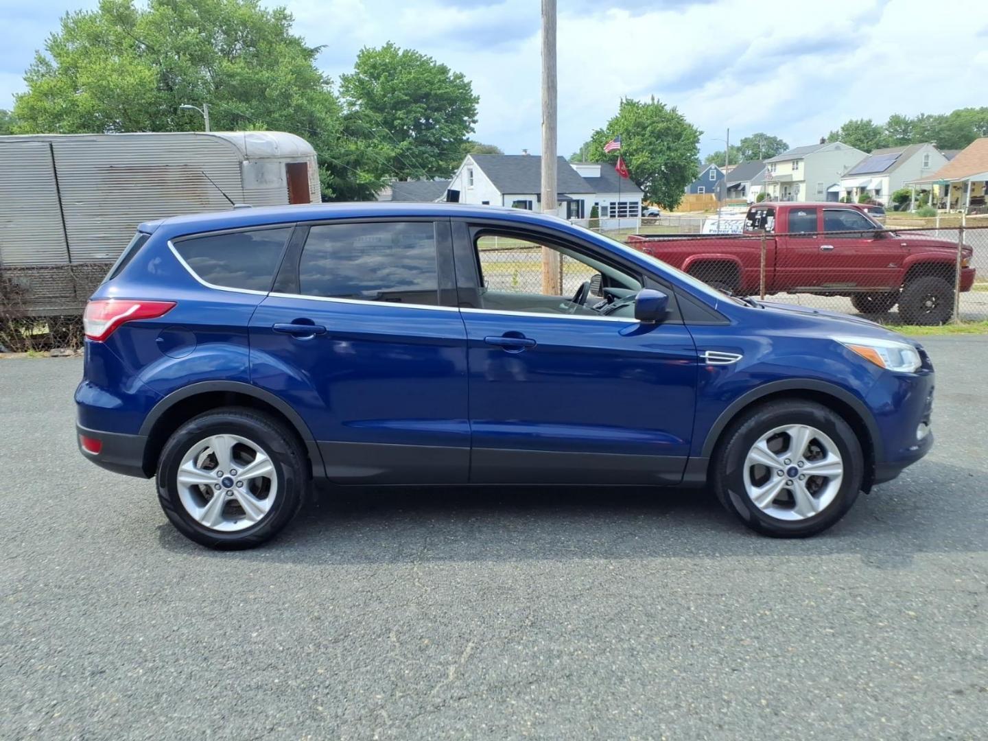 2014 Deep Impact Blue Metallic Ford Escape SE (1FMCU9G9XEU) with an 2.0L EcoBoost 2.0L Turbo I4 240hp 270ft. lbs. Turbocharged engine, 6-Speed Shiftable Automatic transmission, located at 50 Eastern Blvd., Essex, MD, 21221, (410) 686-3444, 39.304367, -76.484947 - Photo#5
