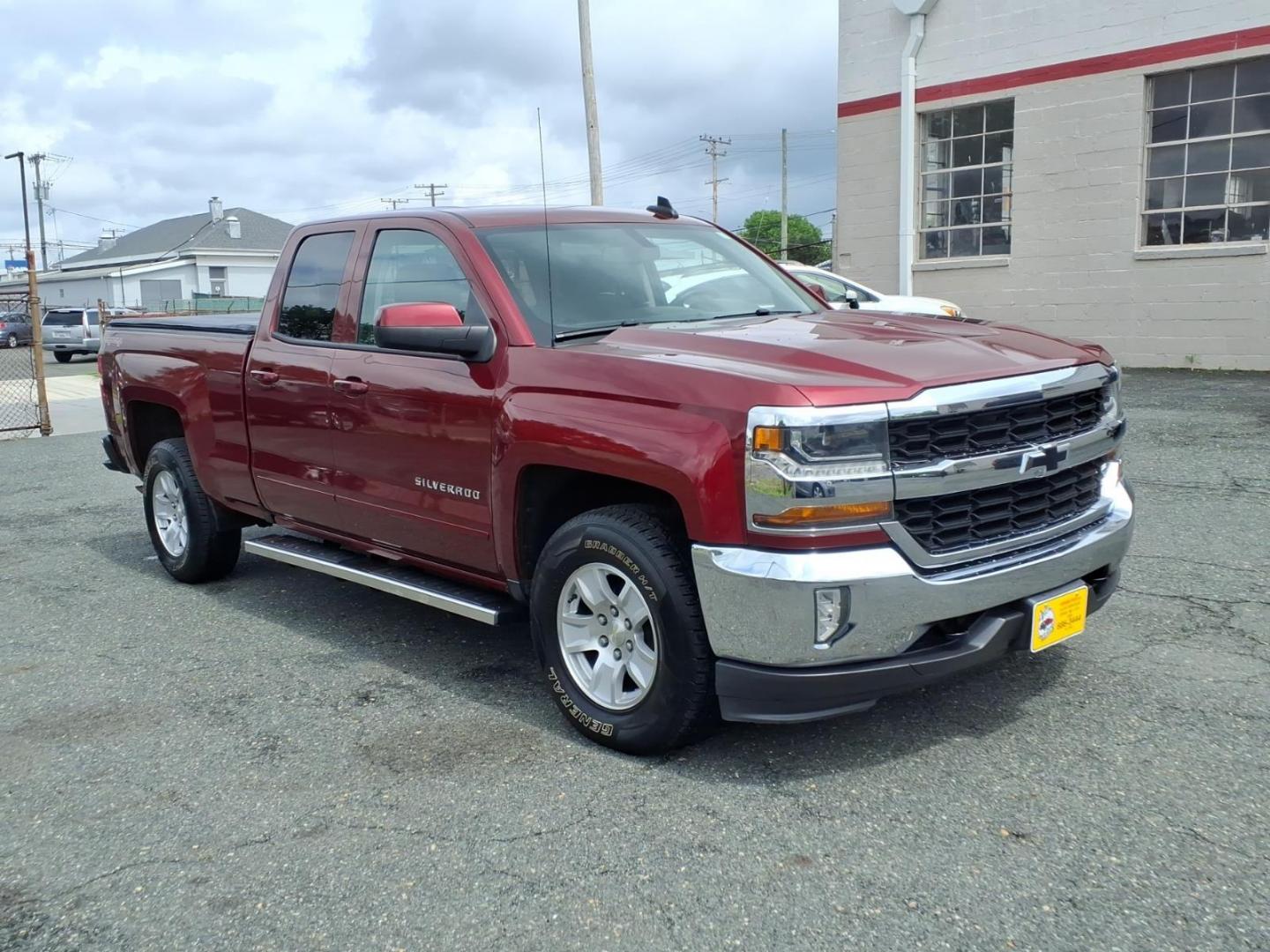 2017 Dark Toreador Red Chevrolet Silverado 1500 LT (1GCVKREC4HZ) with an 5.3L EcoTec3 5.3L V8 355hp 383ft. lbs. Fuel Injected engine, 6-Speed Shiftable Automatic w/Overdrive transmission, located at 50 Eastern Blvd., Essex, MD, 21221, (410) 686-3444, 39.304367, -76.484947 - Photo#5